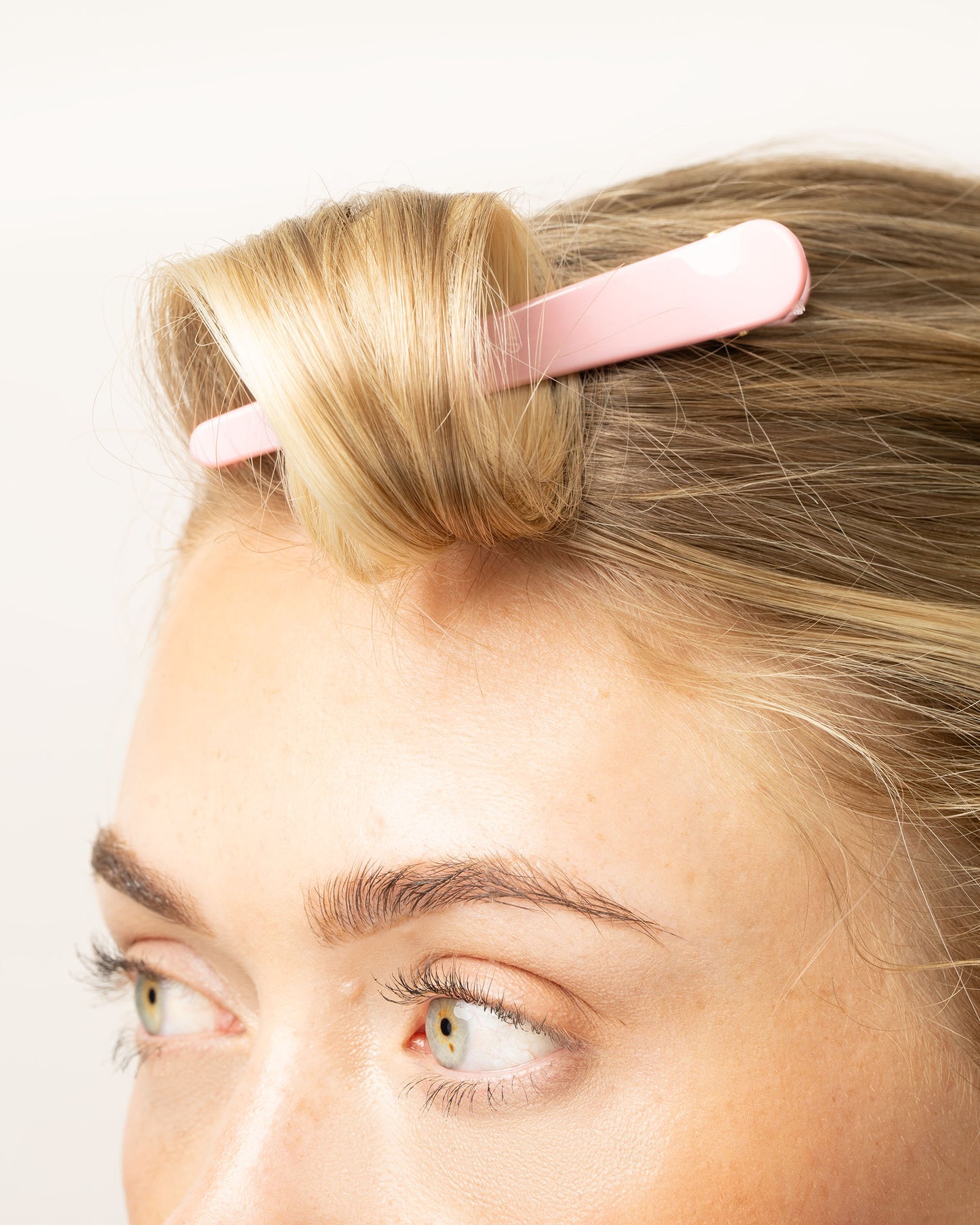 52 56 438 Brushworks Sectioning Clips MS.jpg
