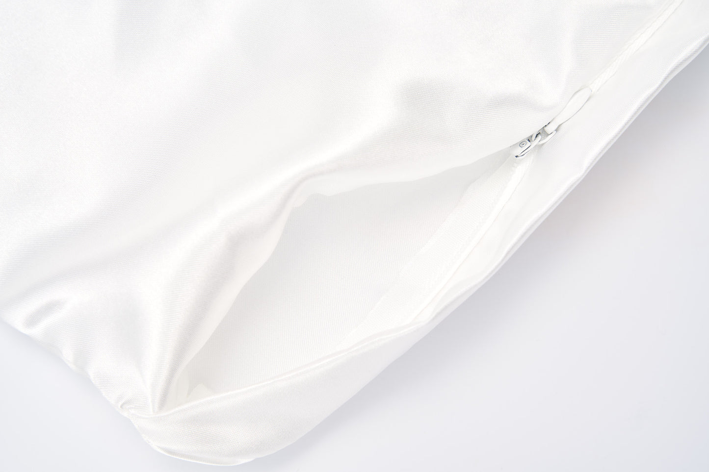 52 56 599 Brushworks Luxe Satin Pillowcase - White OOP (4).jpg