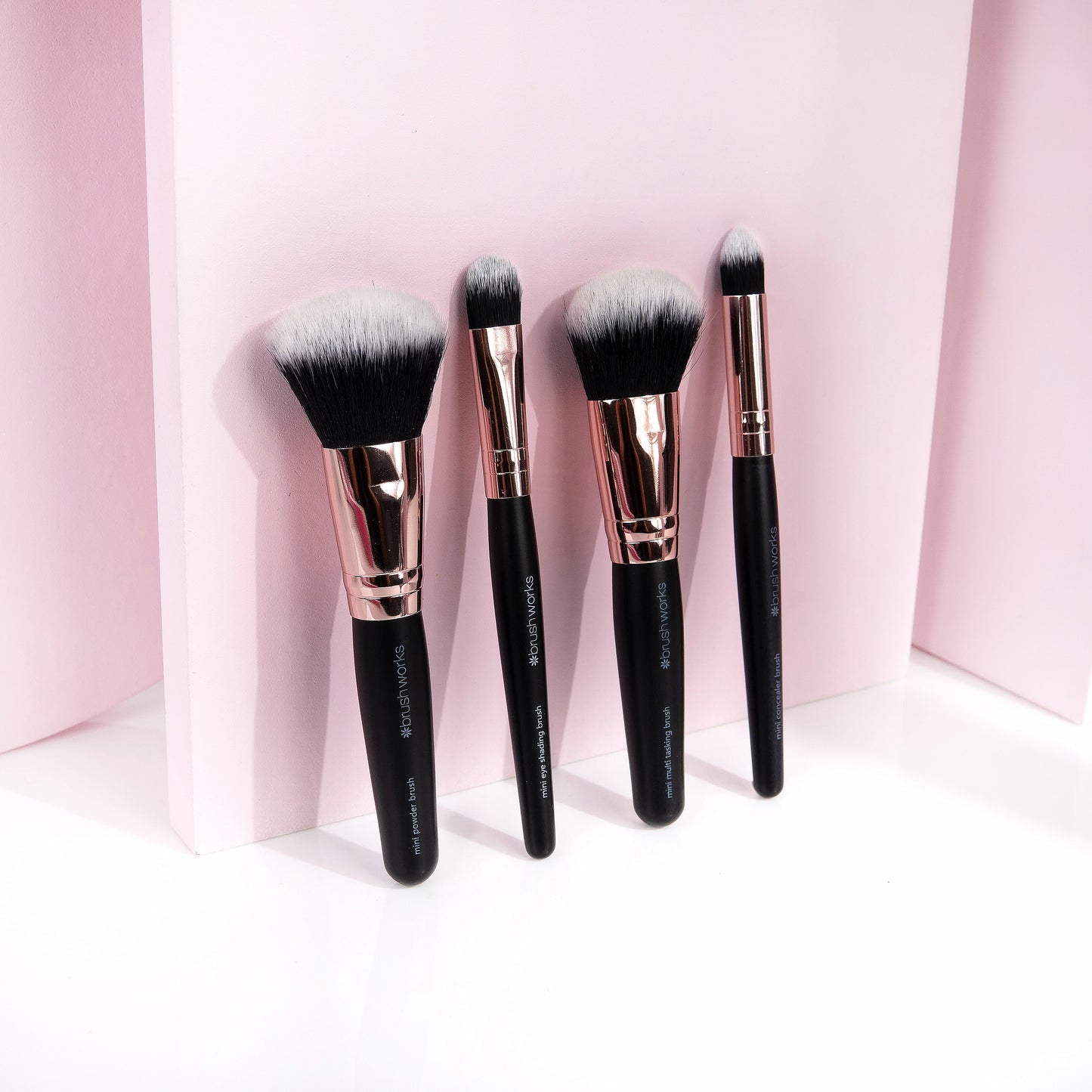 52 56 008 Brushworks Travel Brush Set OOP (1).jpg
