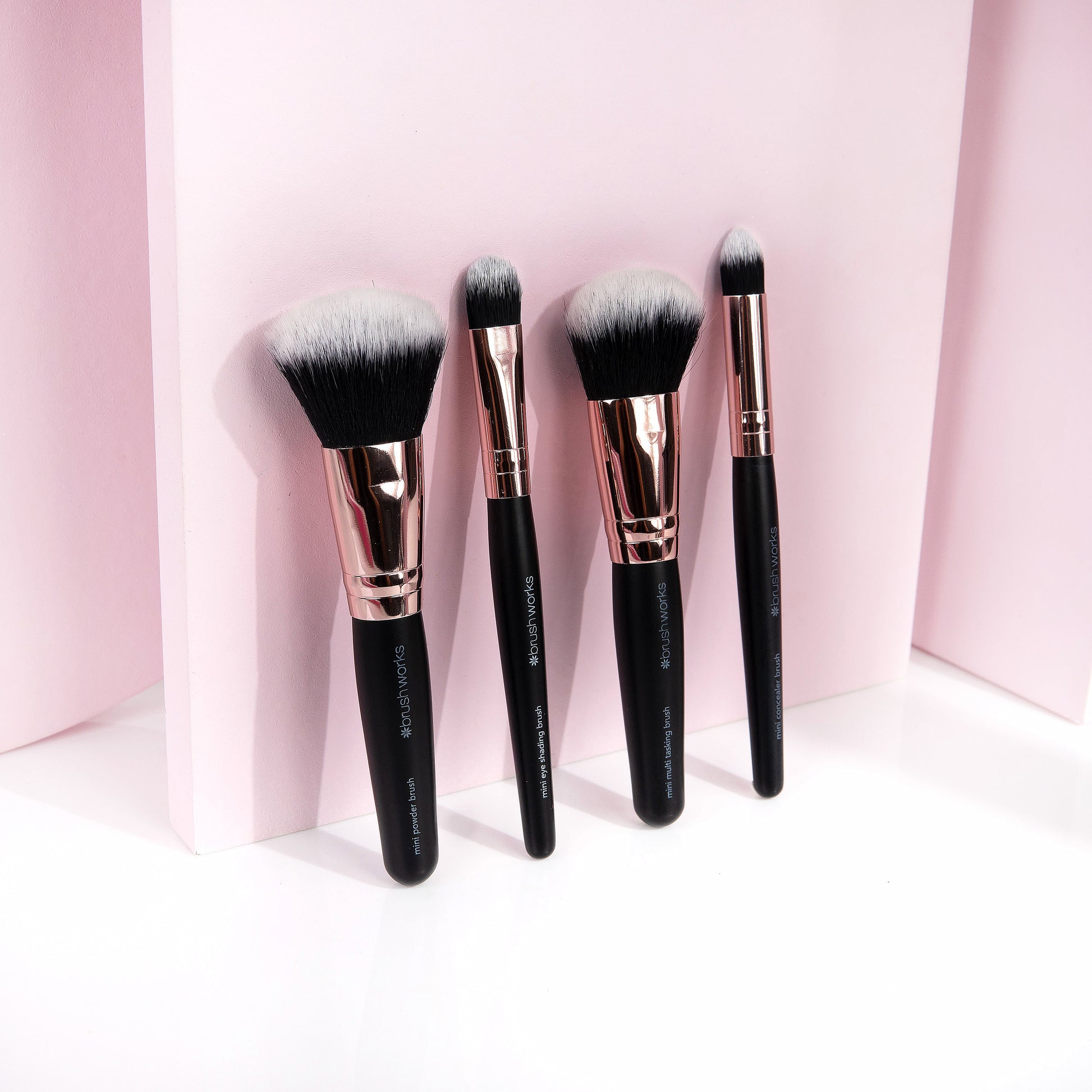 52 56 008 Brushworks Travel Brush Set OOP (1).jpg