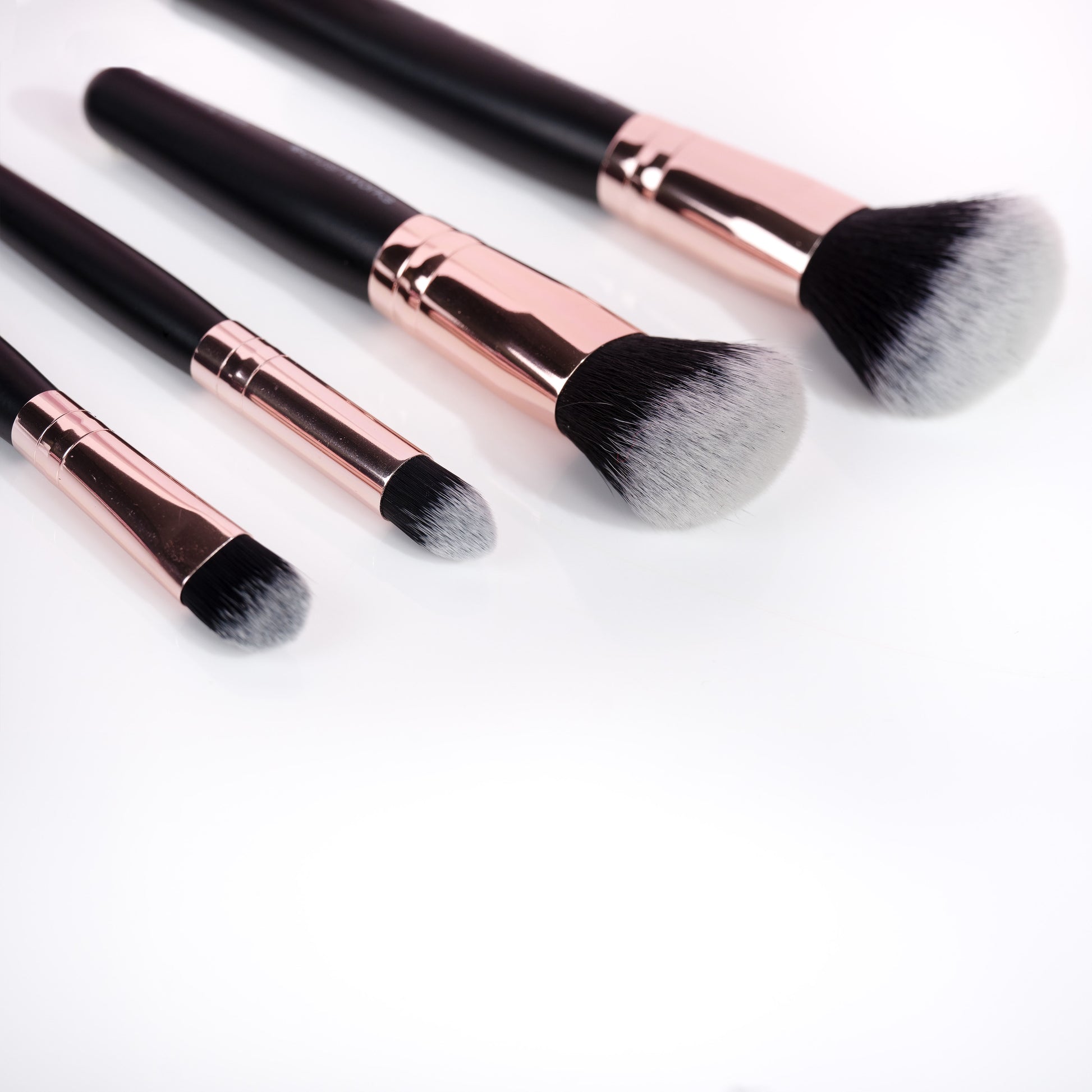 52 56 008 Brushworks Travel Brush Set OOP (2).jpg