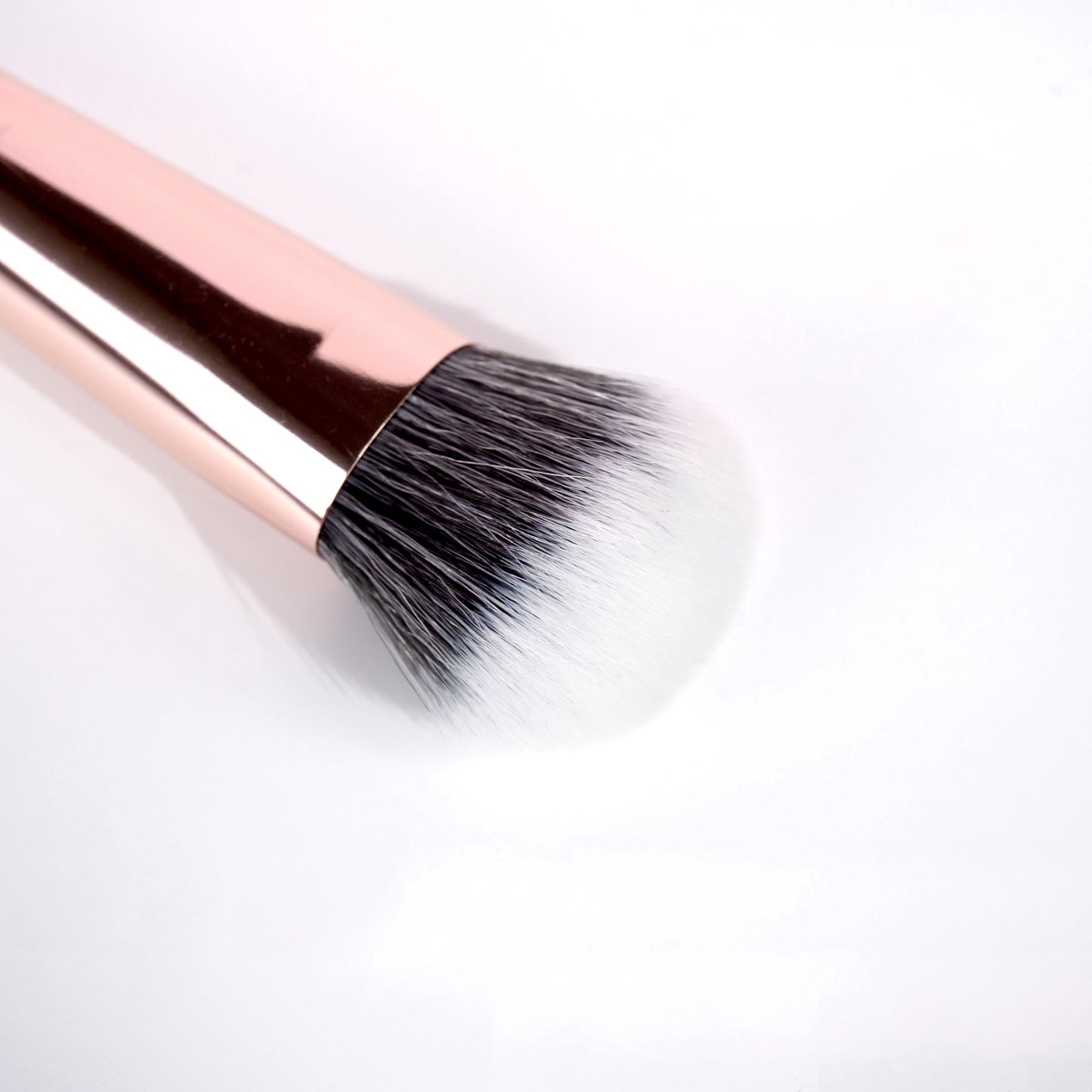 52 56 098 Brushworks White & Gold Multi Tasking Brush OOP (3).jpg