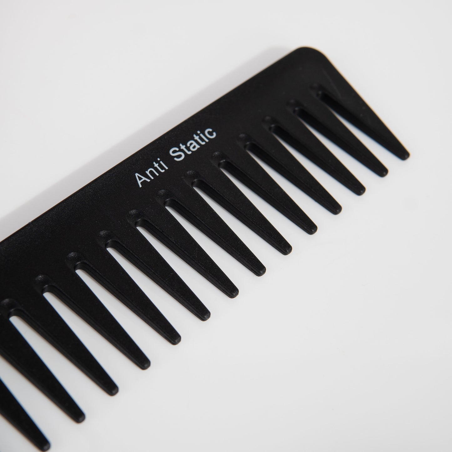 52 56 122 Brushworks Anti-Static Wide Tooth Comb OOP (2).jpg