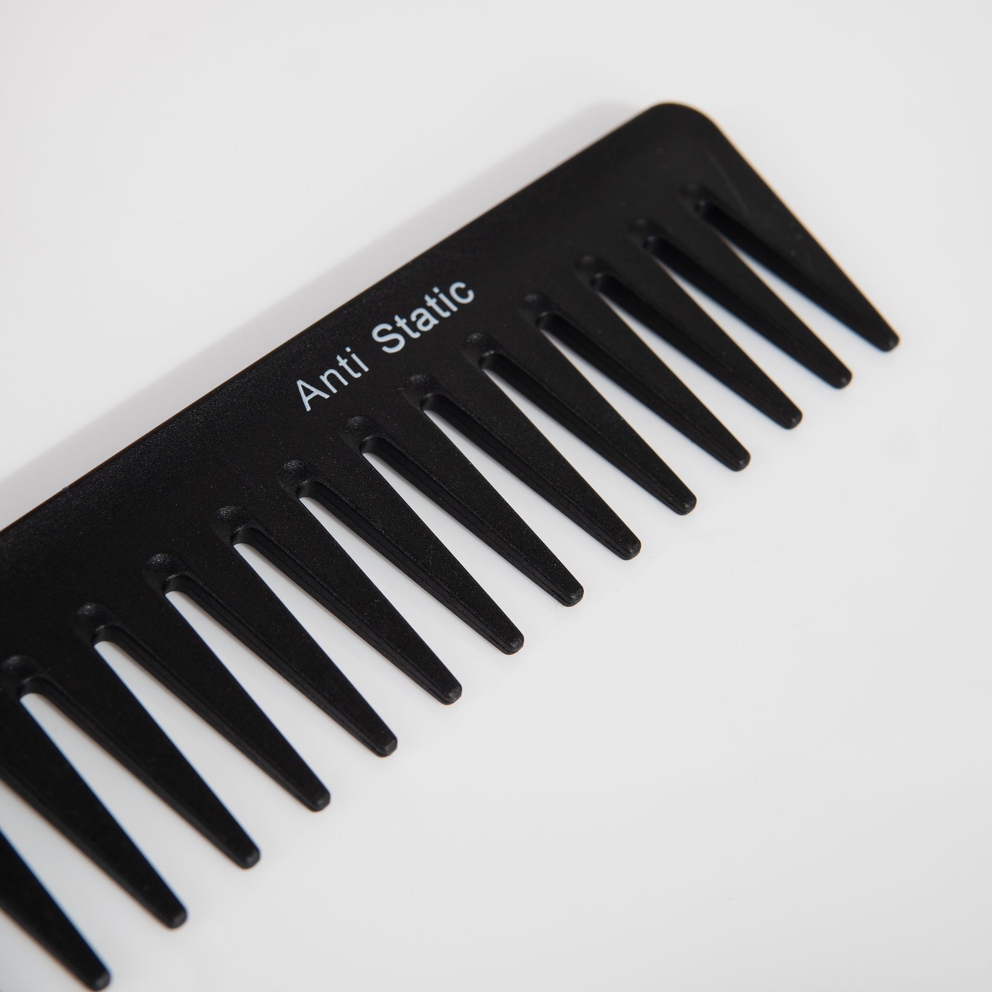 52 56 122 Brushworks Anti-Static Wide Tooth Comb OOP (2).jpg