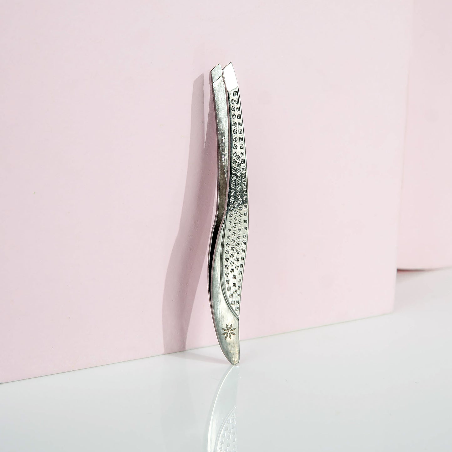 52 56 252 Brushworks Traditional Tweezer OOP (1).jpg