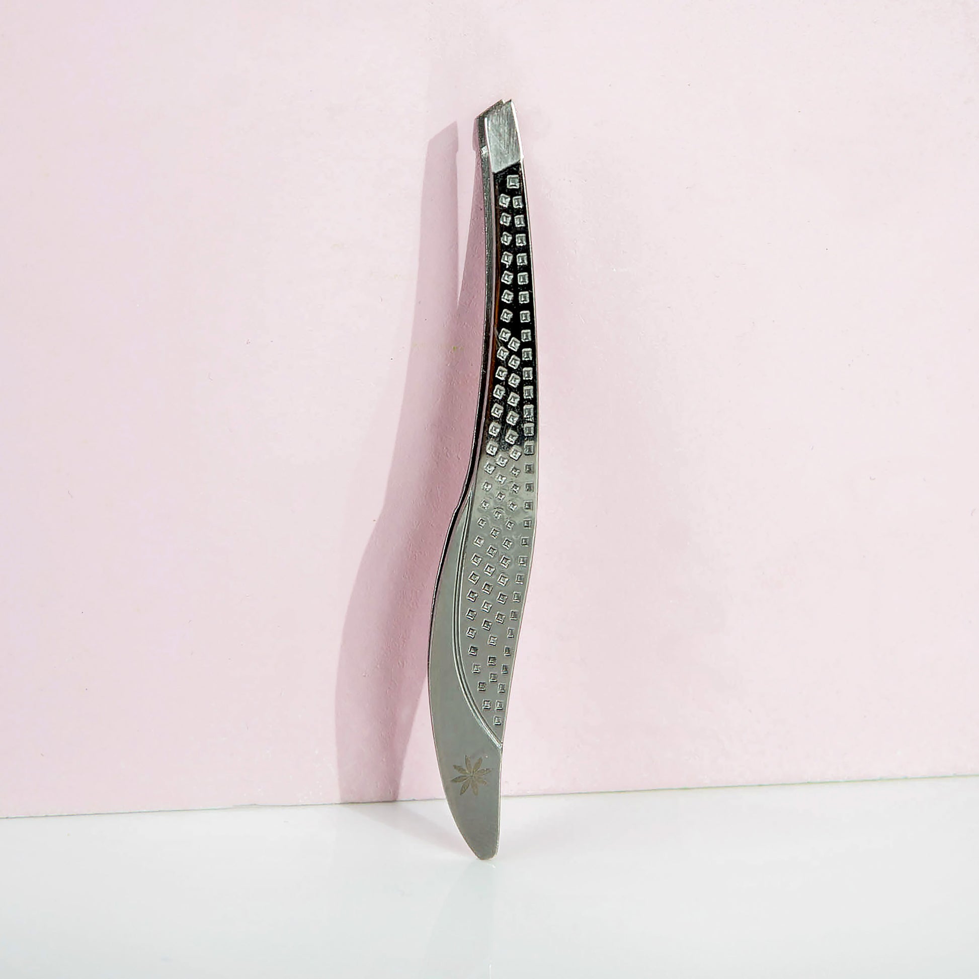 52 56 252 Brushworks Traditional Tweezer OOP (2).jpg