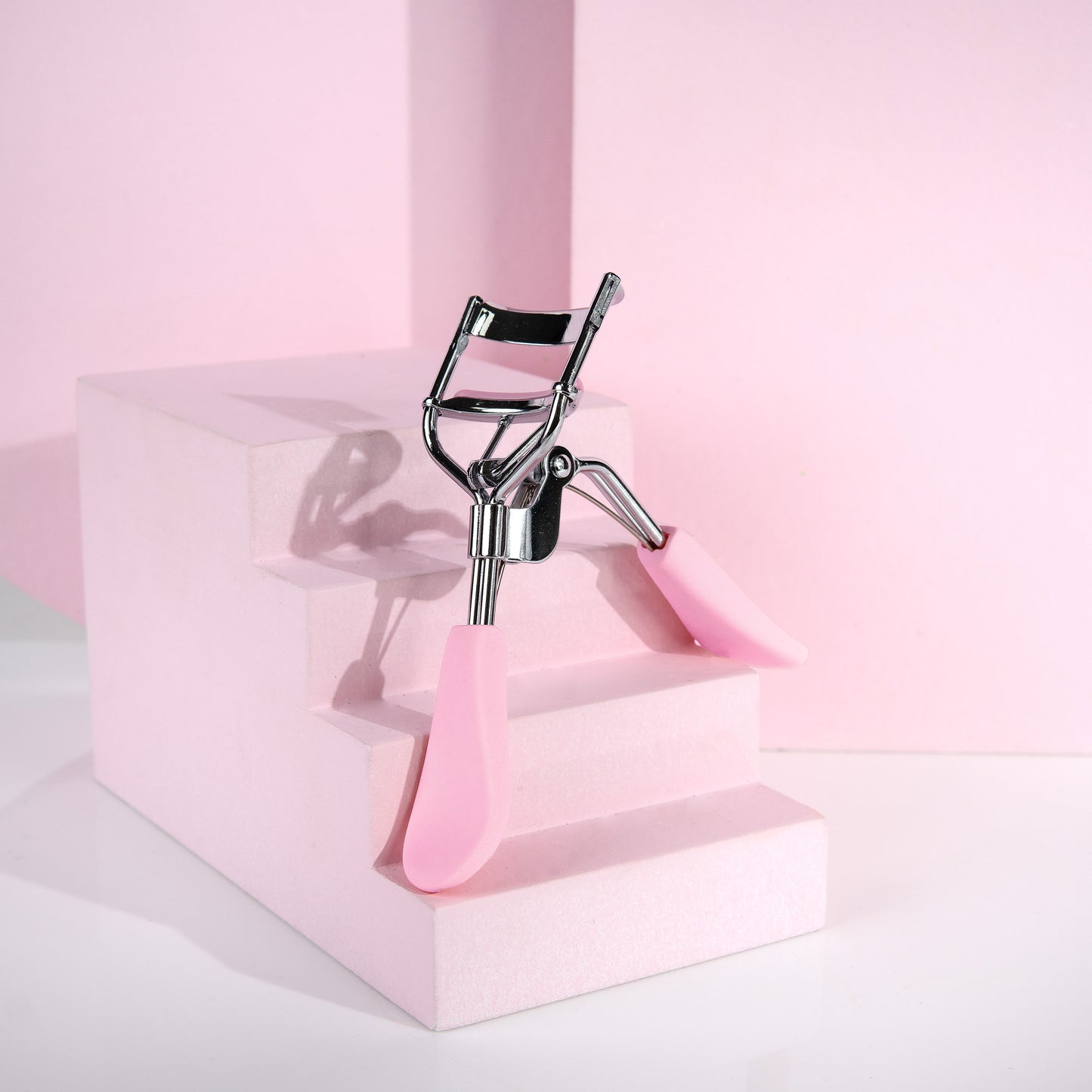 52 56 264 Brushworks Eyelash Curler- Pink OOP (2).jpg