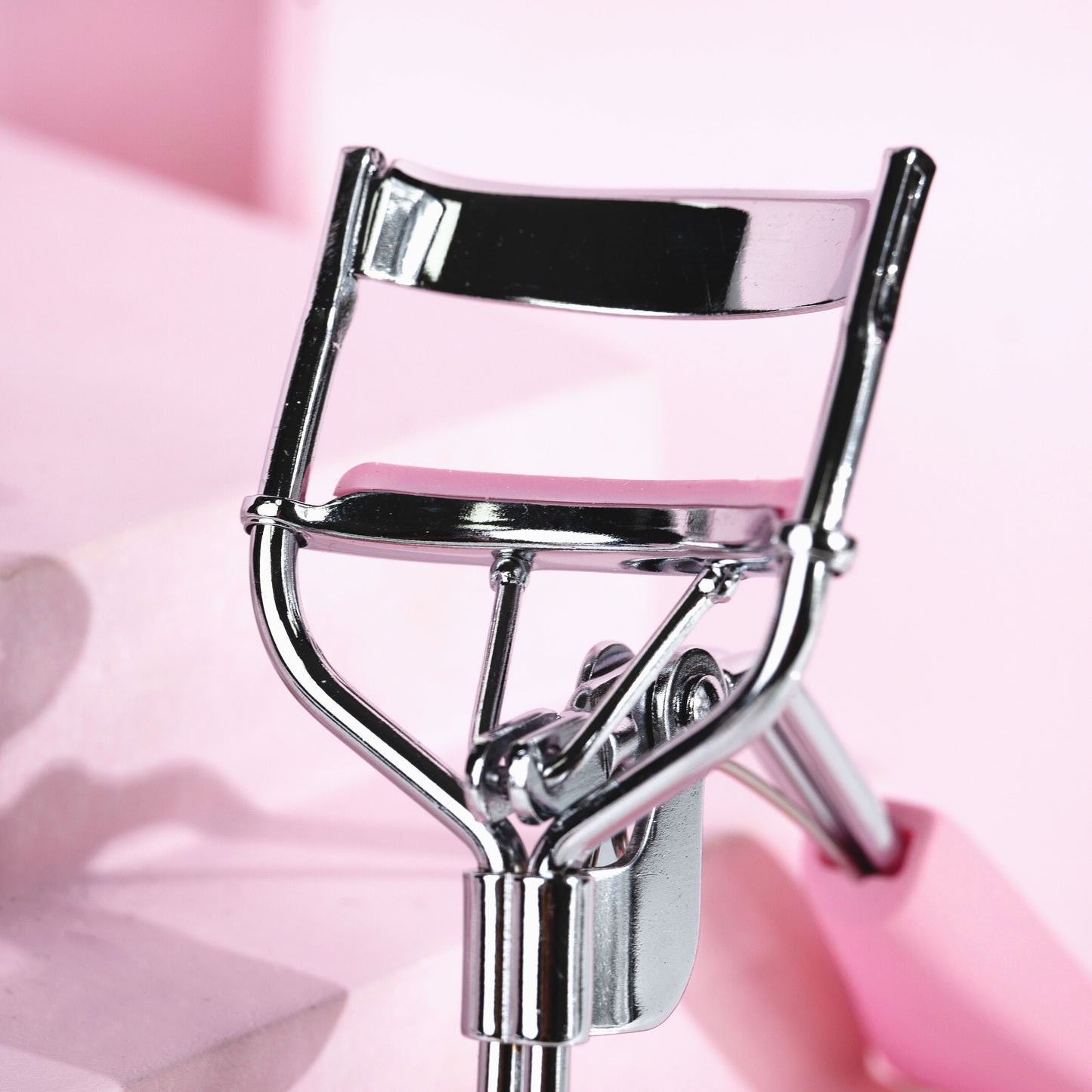 52 56 264 Brushworks Eyelash Curler- Pink OOP (3).jpg