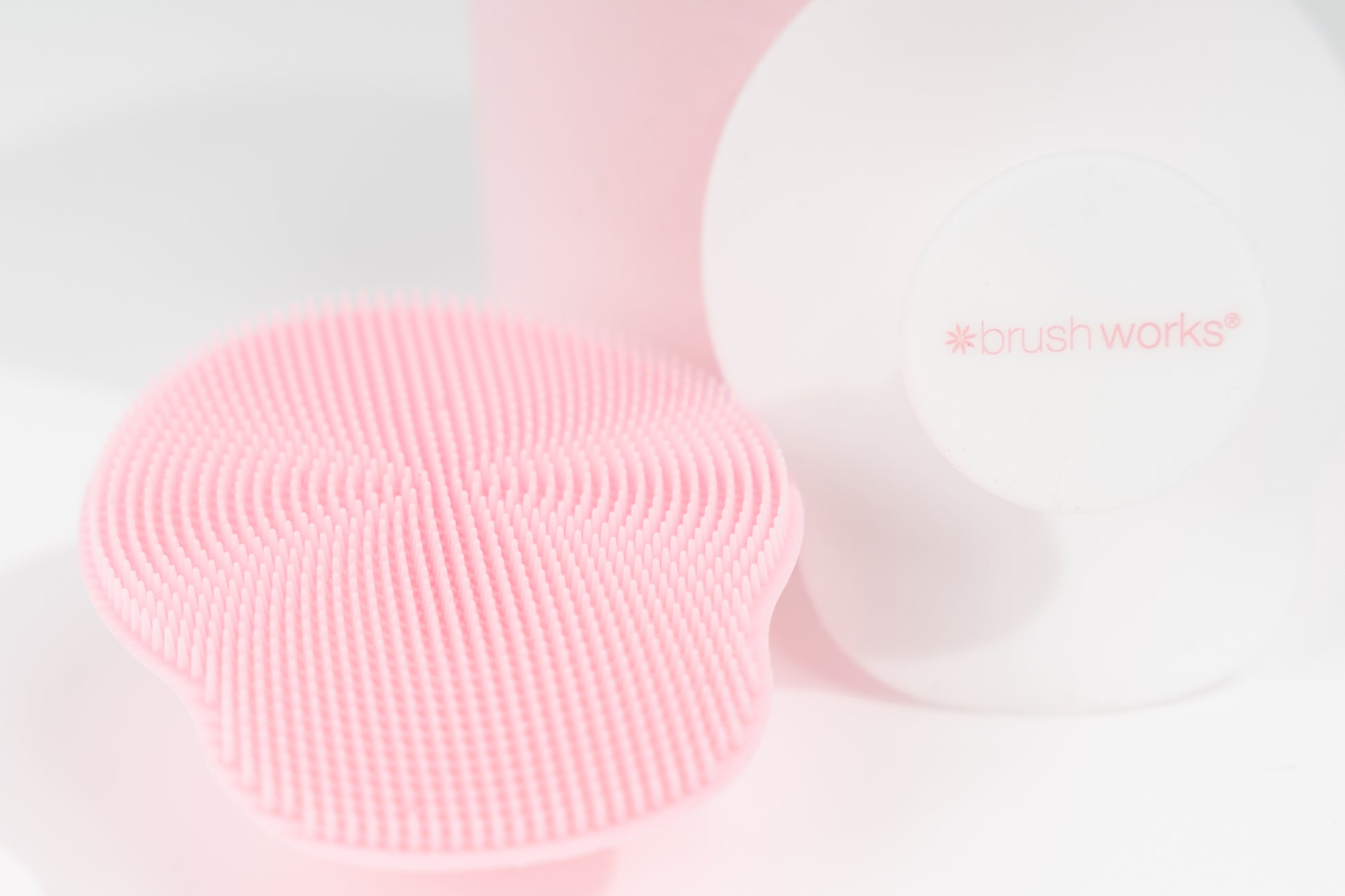 52 56 272 Brushworks Silicone Cleansing Pads - 2 Pack OOP (3).jpg
