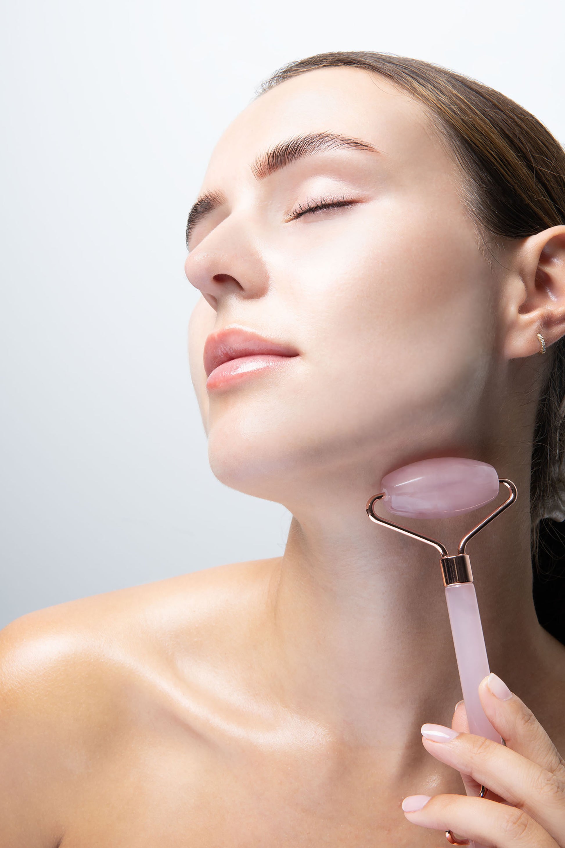 52 56 353 Brushworks Rose Resin Roller & Gua Sha MS (1).jpg