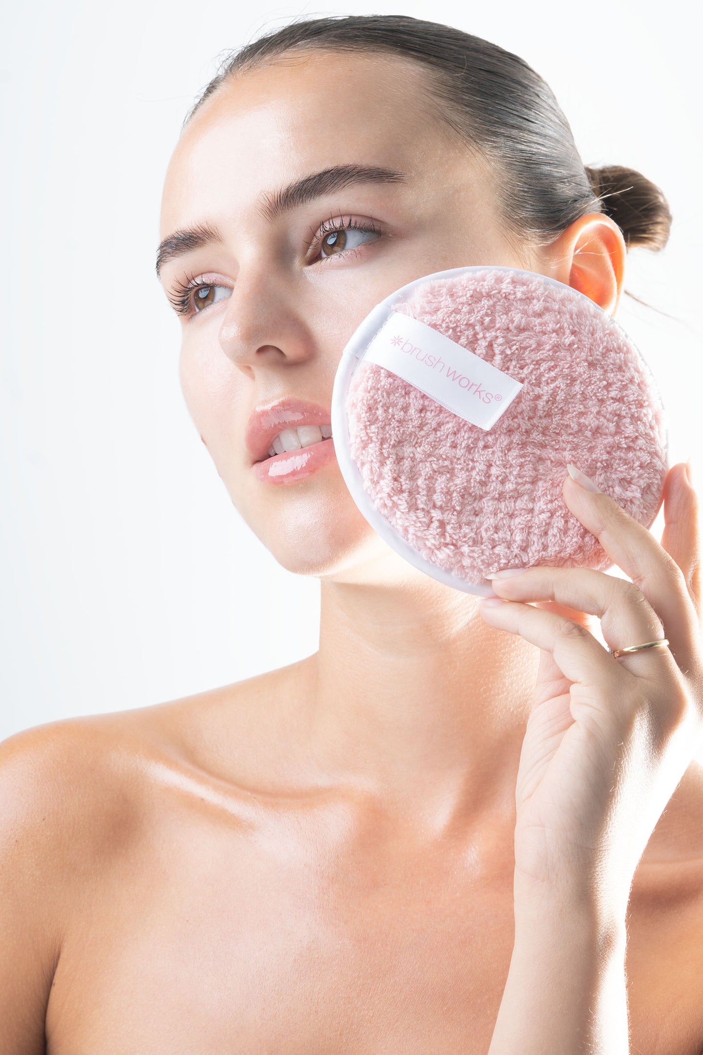 52 56 355 Brushworks Reusable Makeup Remover Pads MS (1).jpg
