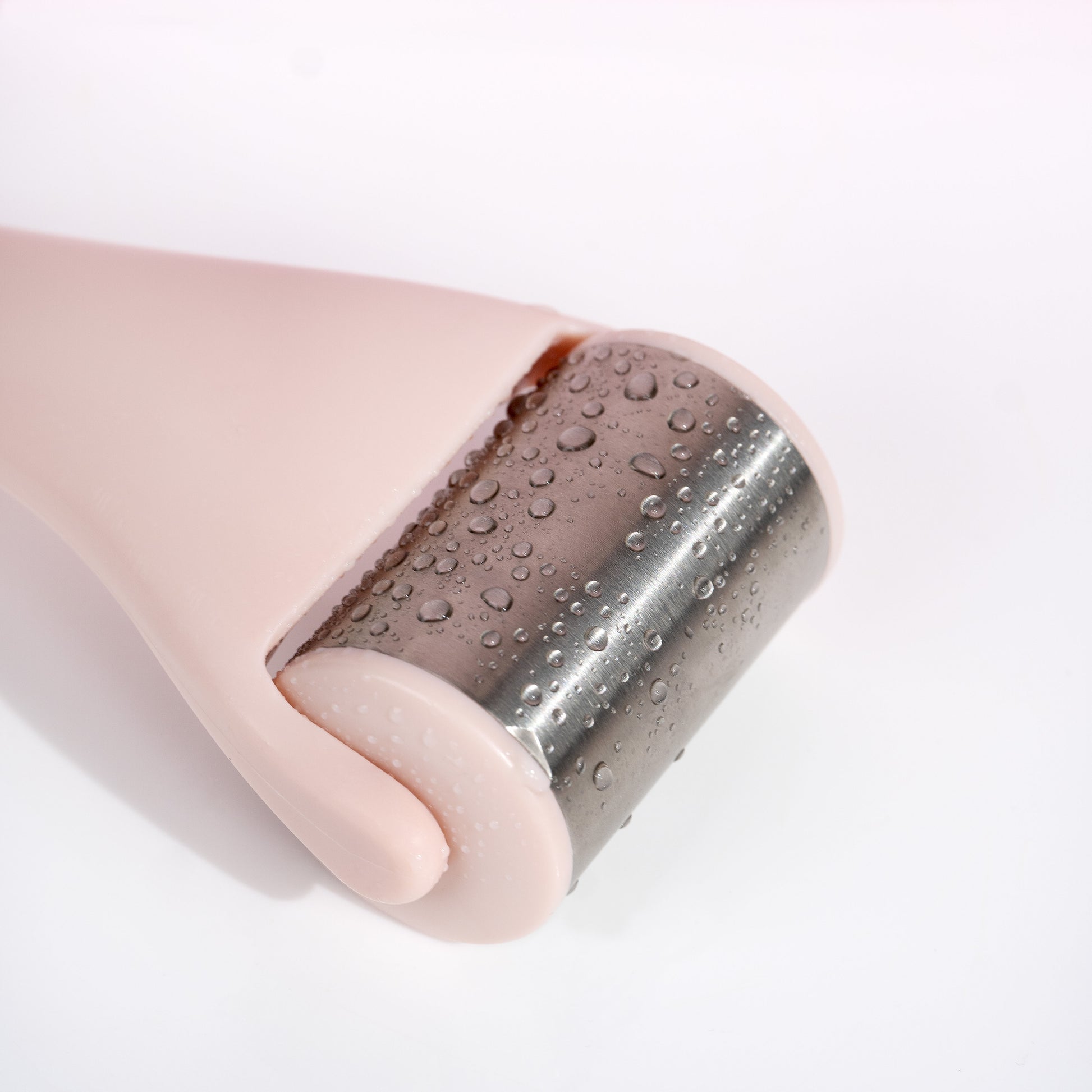 52 56 363 Brushworks Ice Roller OOP (2).jpg