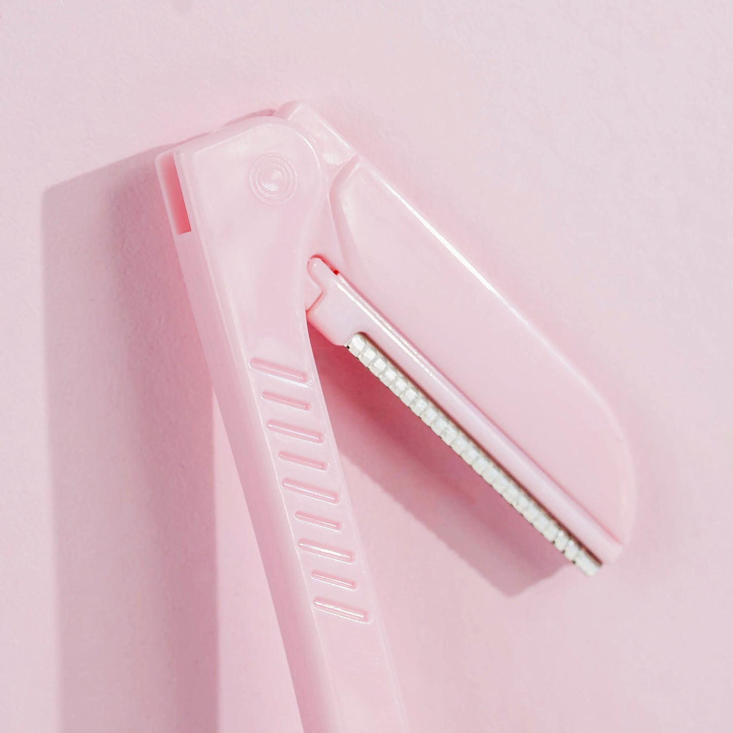 52 56 382 Brushworks Eyebrow Razors - Pastel OOP (3).jpg