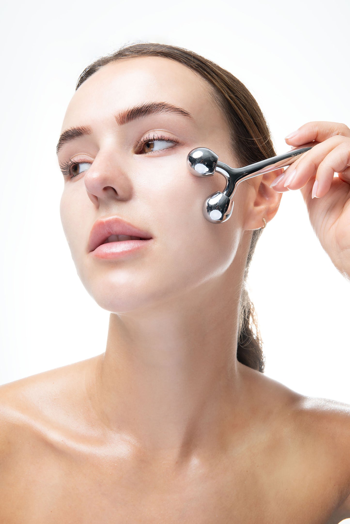 52 56 385 Brushworks Face Sculpting Zinc Roller MS (1).jpg