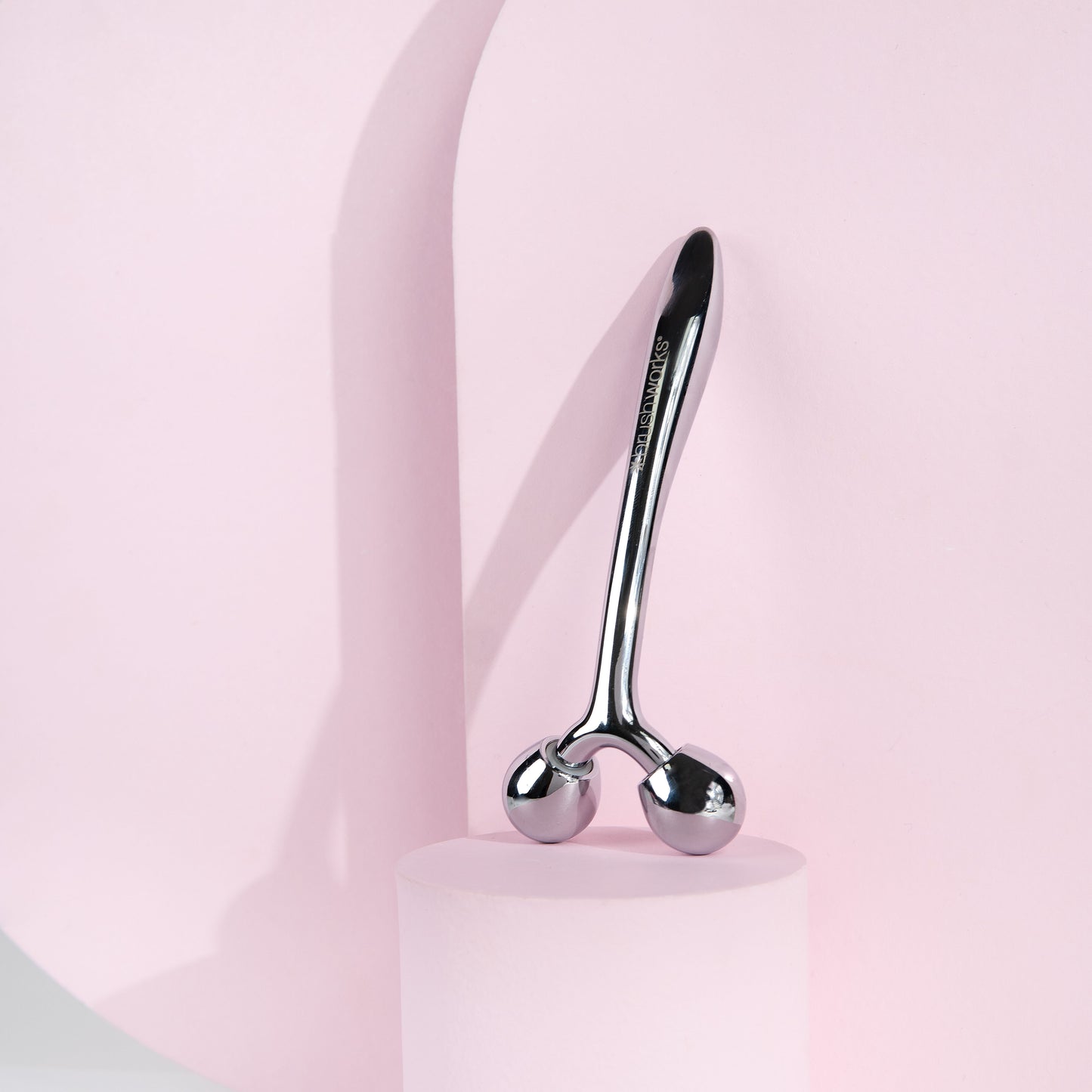 52 56 385 Brushworks Face Sculpting Zinc Roller OOP (1).jpg