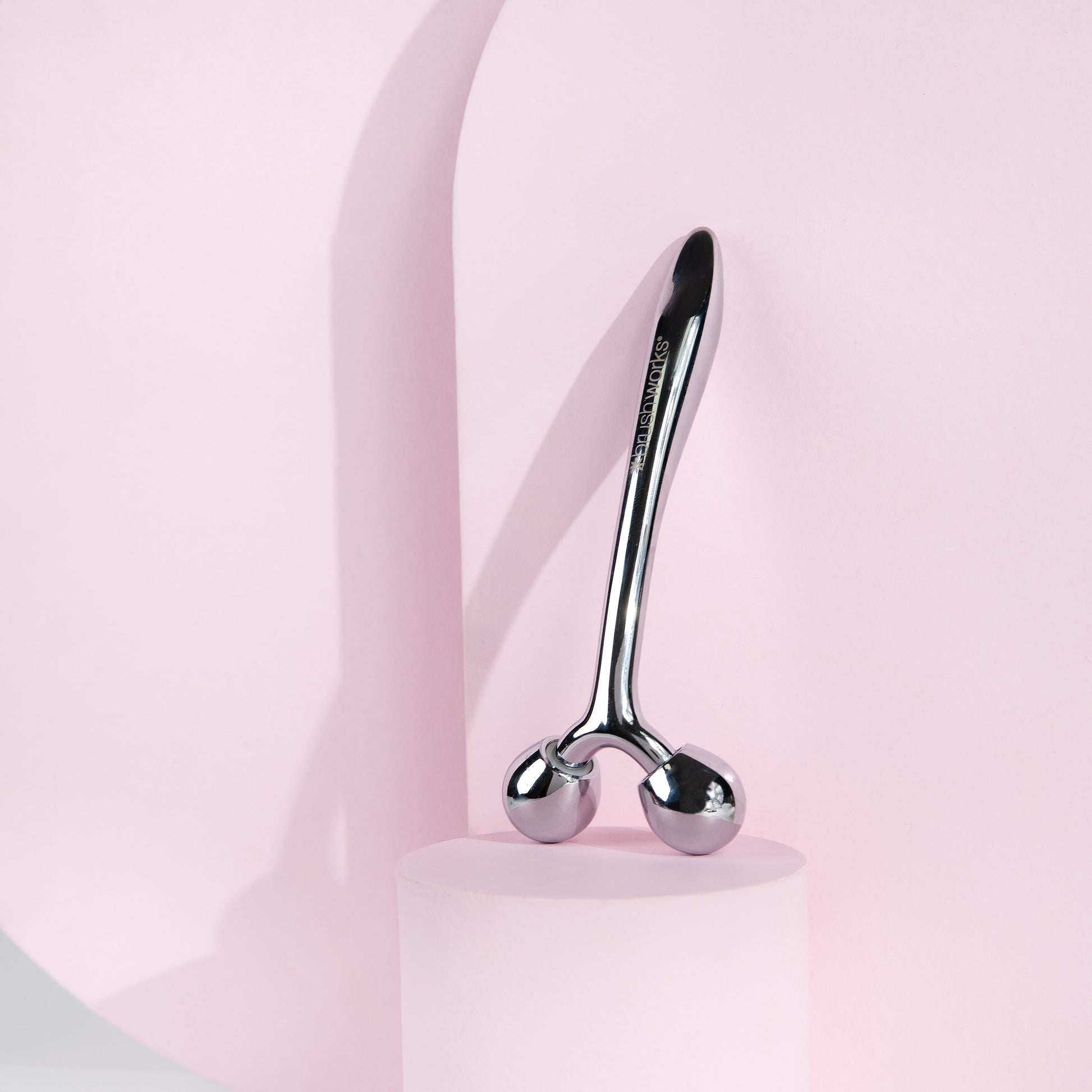 52 56 385 Brushworks Face Sculpting Zinc Roller OOP (1).jpg