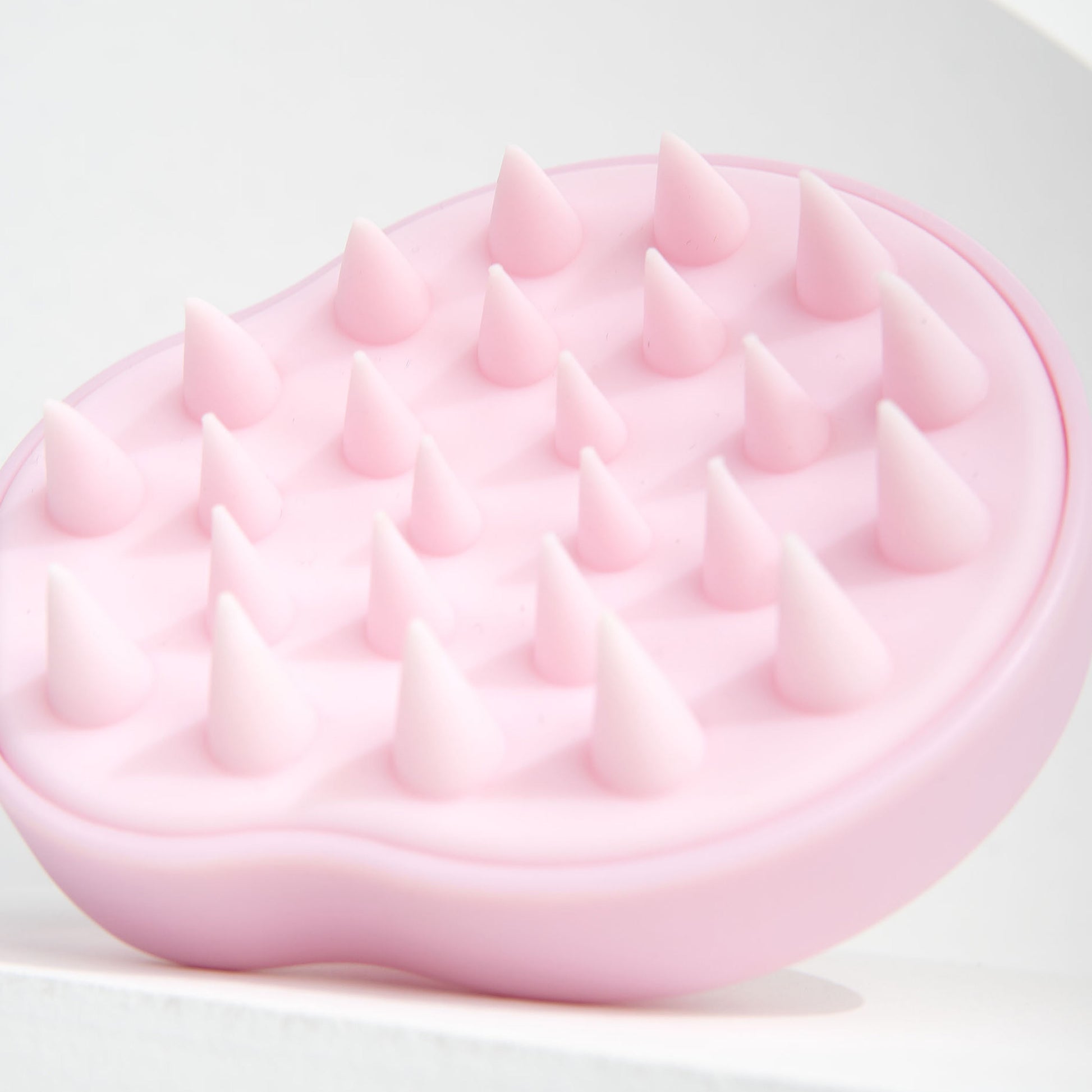 52 56 387 Brushworks Massaging Shampoo Brush OOP (2).jpg