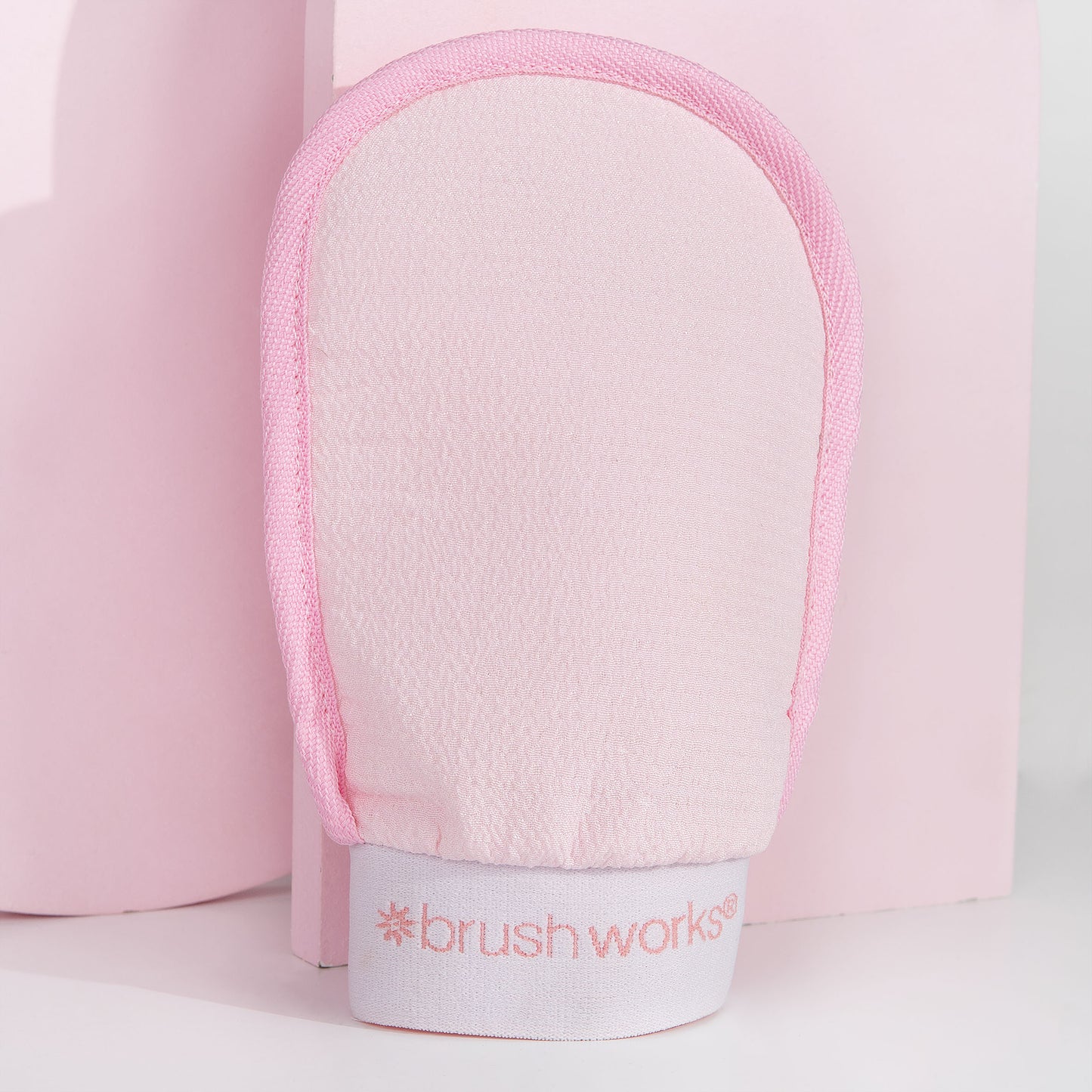 52 56 402 Brushworks Tan Removal Mitt OOP (1).jpg