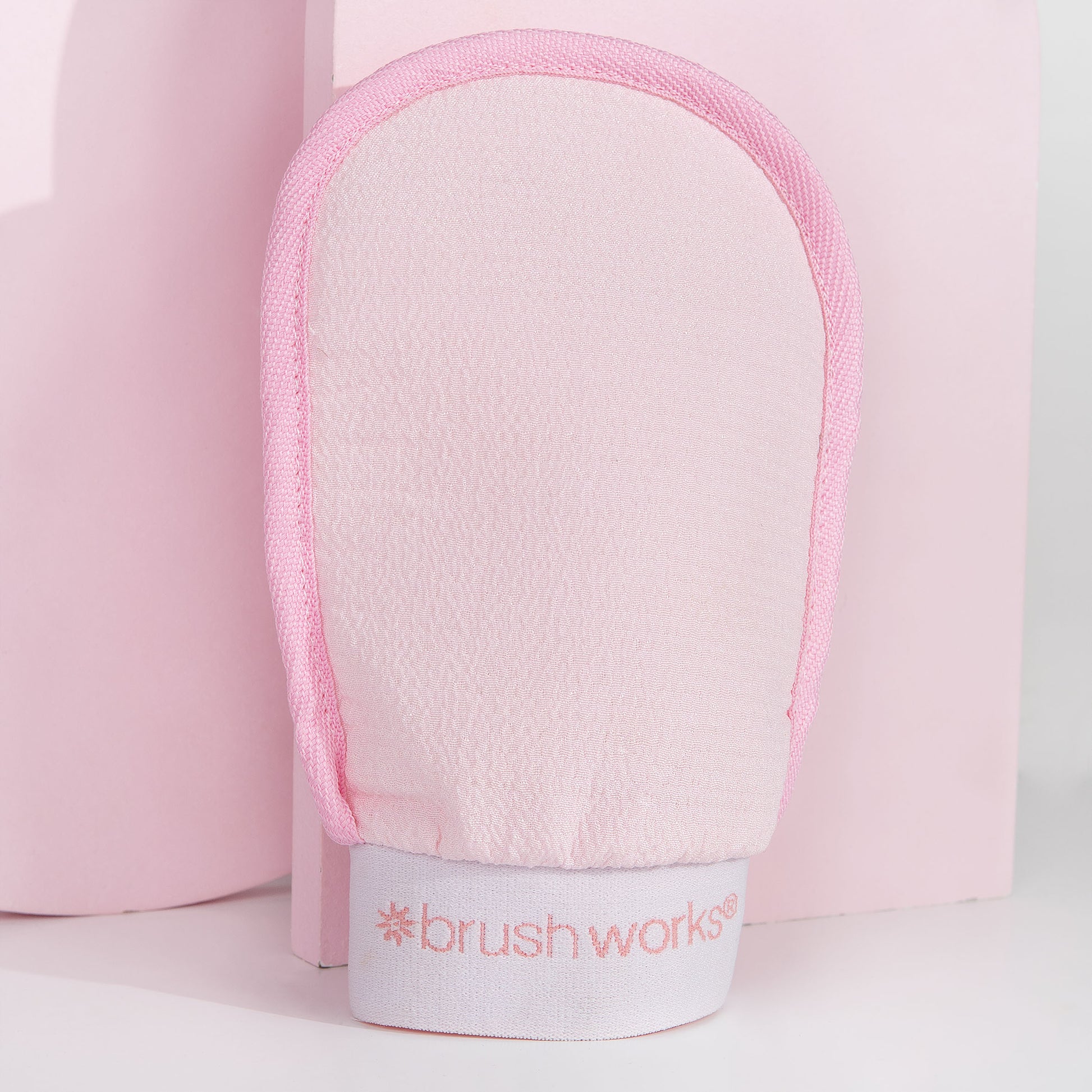52 56 402 Brushworks Tan Removal Mitt OOP (1).jpg