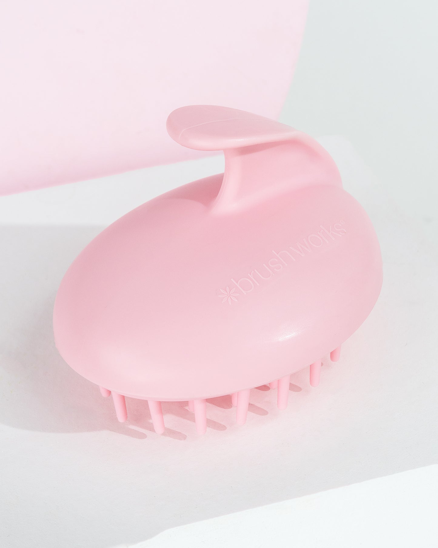 52 56 440 Brushworks Scalp Massaging Brush OOP (4).jpg