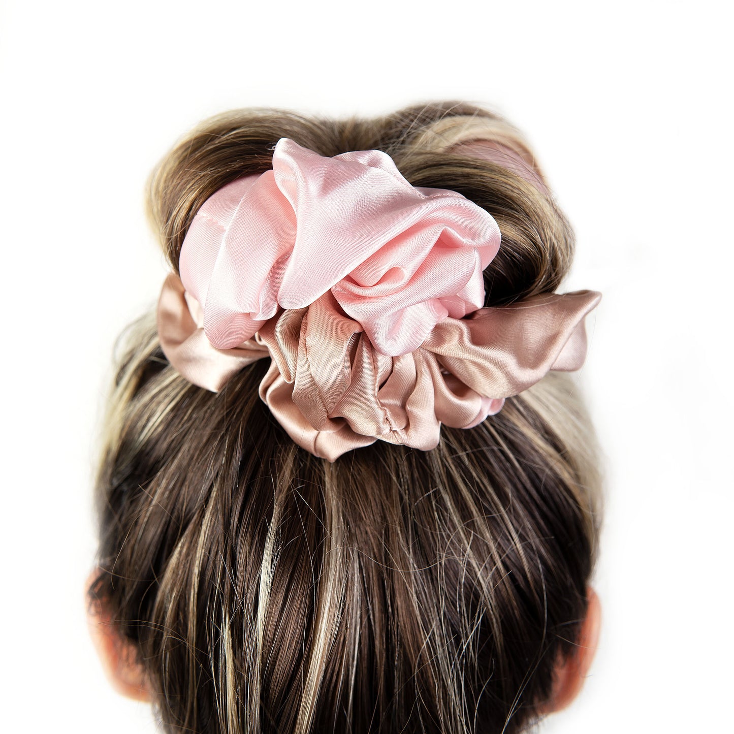 52 56 443 Brushworks Heatless Curling Scrunchie OOP (6).jpg