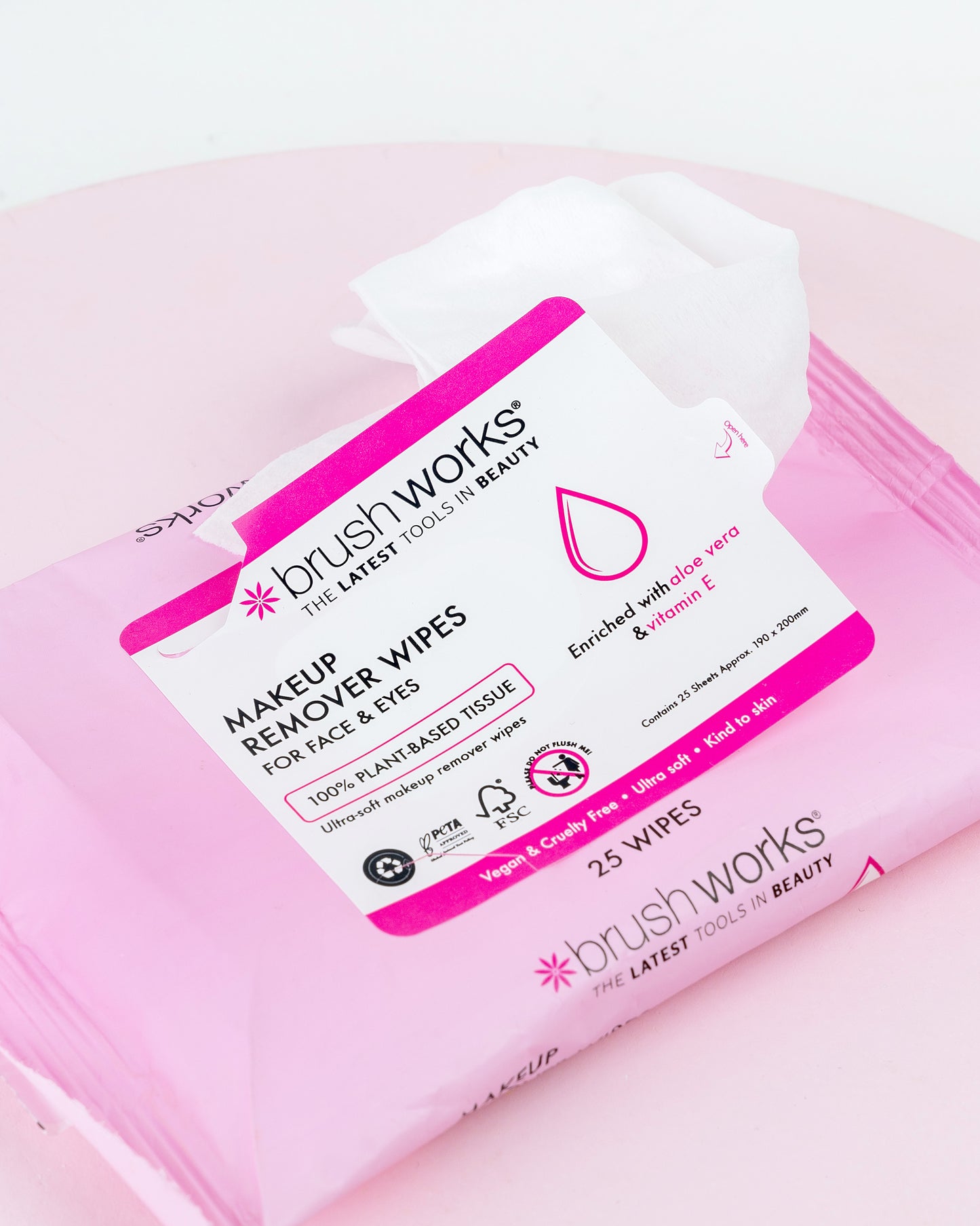 52 56 455 Brushworks Makeup Remover Wipes OOP (1).jpg