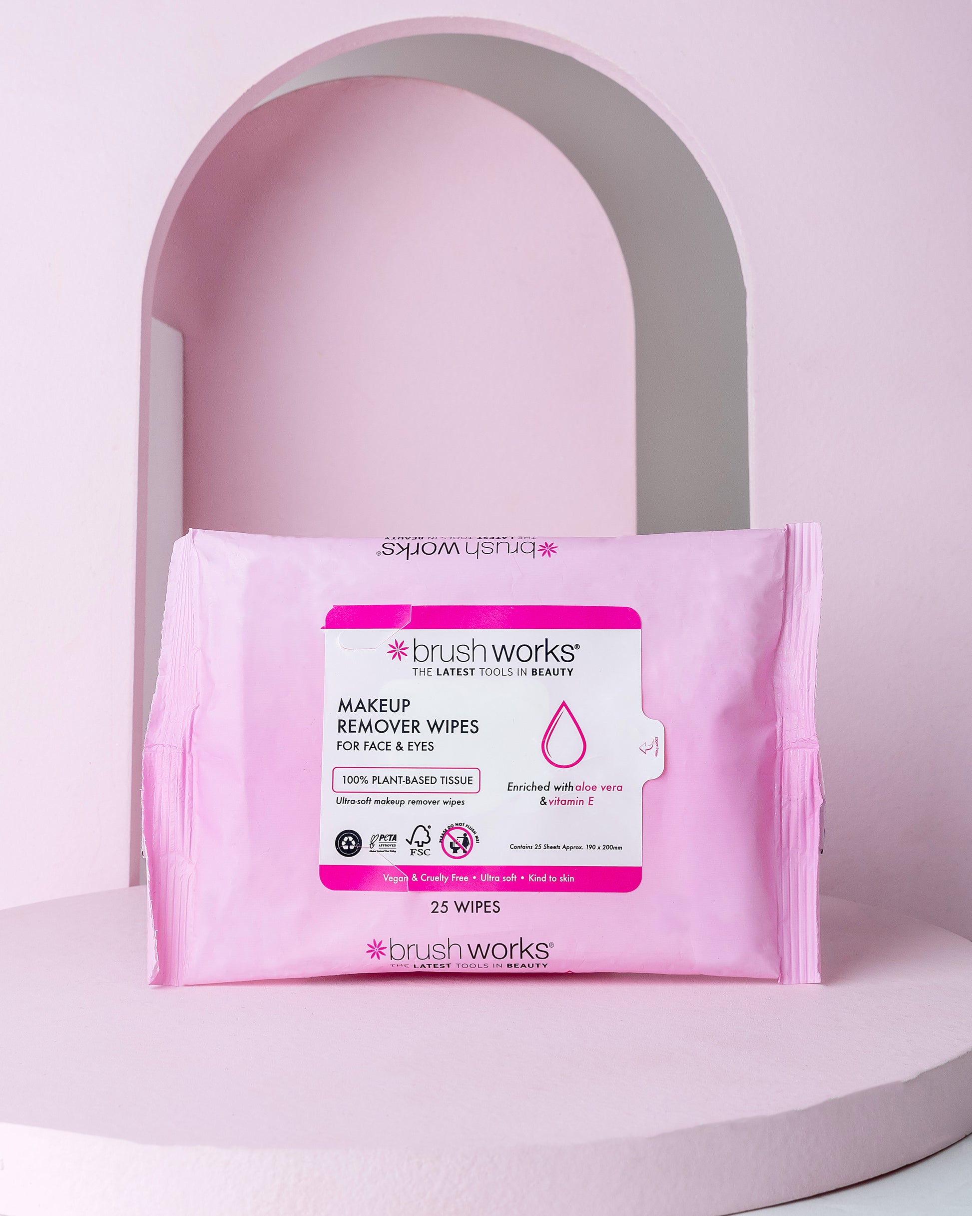 52 56 455 Brushworks Makeup Remover Wipes OOP (2).jpg