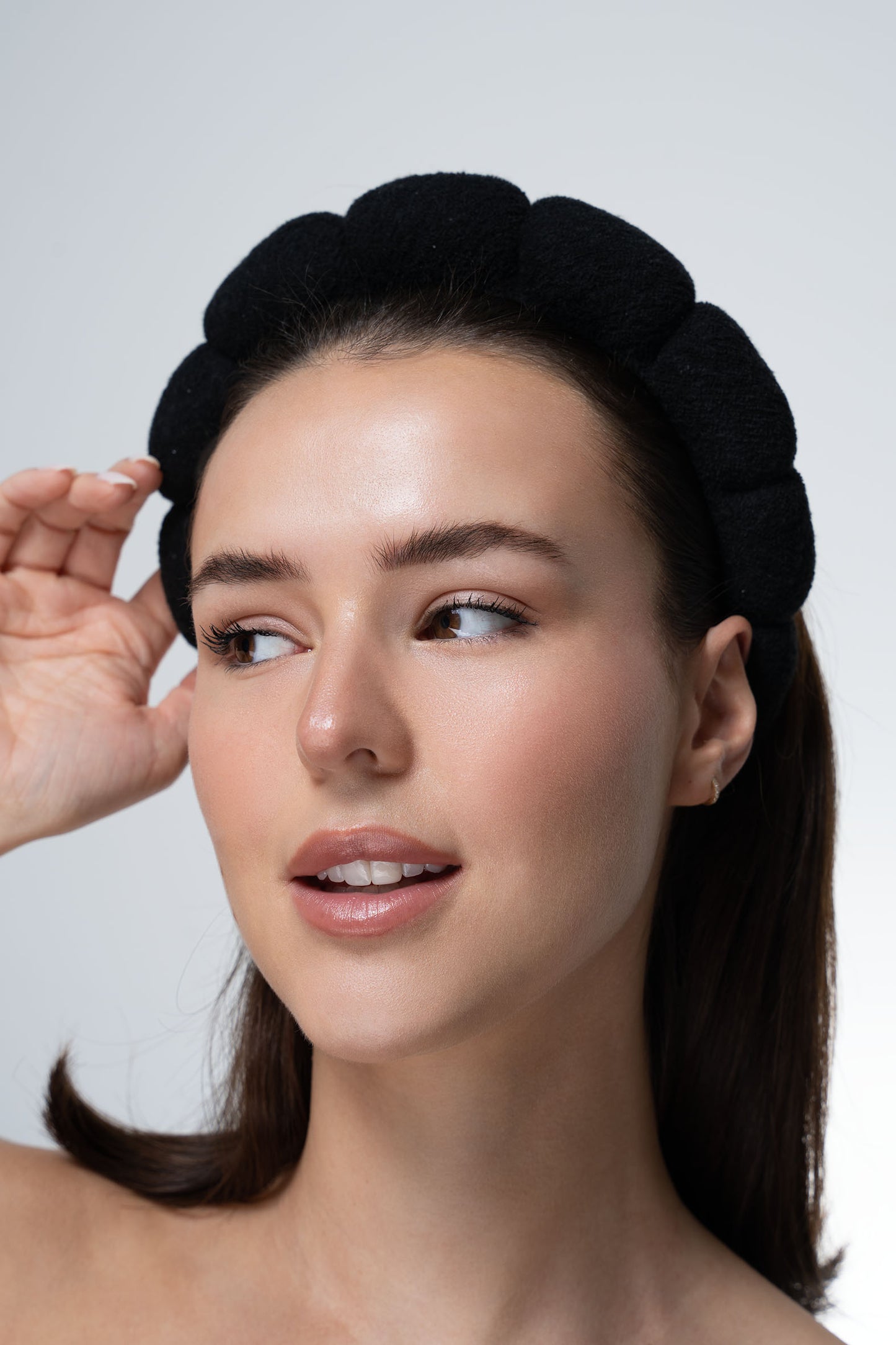 52 56 457 Brushworks Black Cloud Headband MS (1).jpg