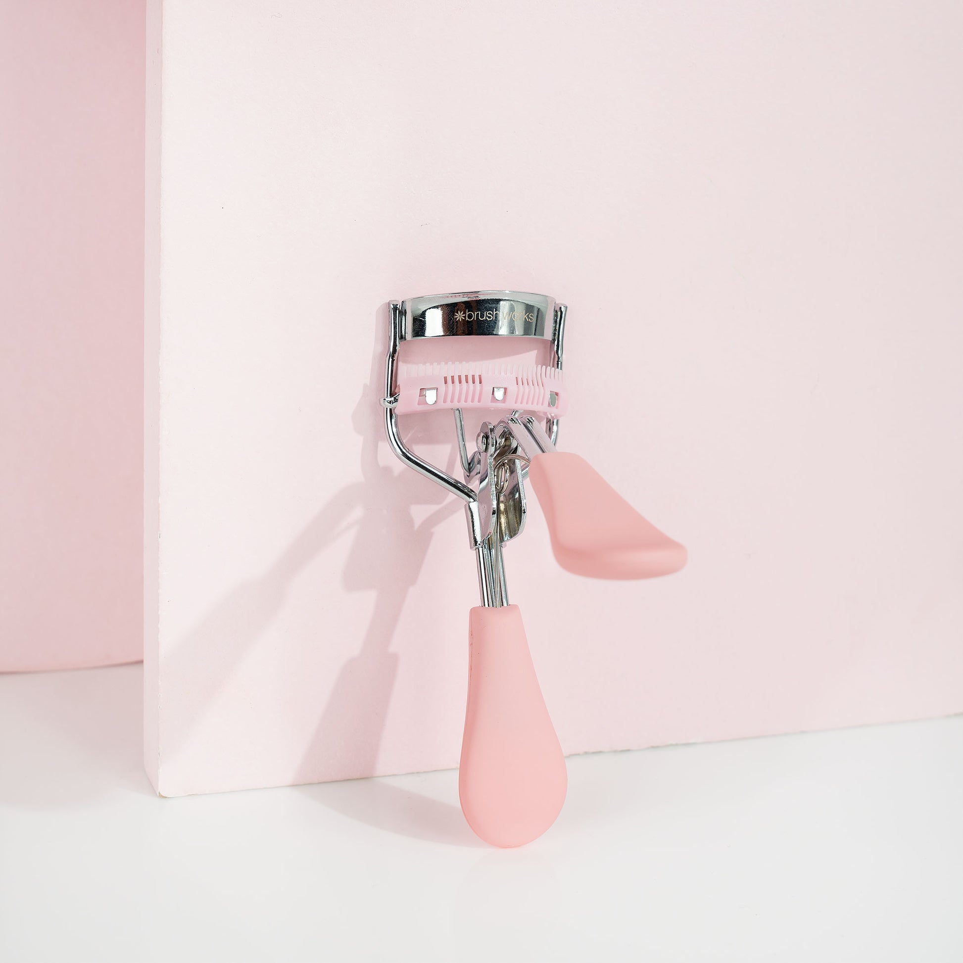 52 56 458 Brushworks Pro Lash Curler with Comb OOP (2).jpg