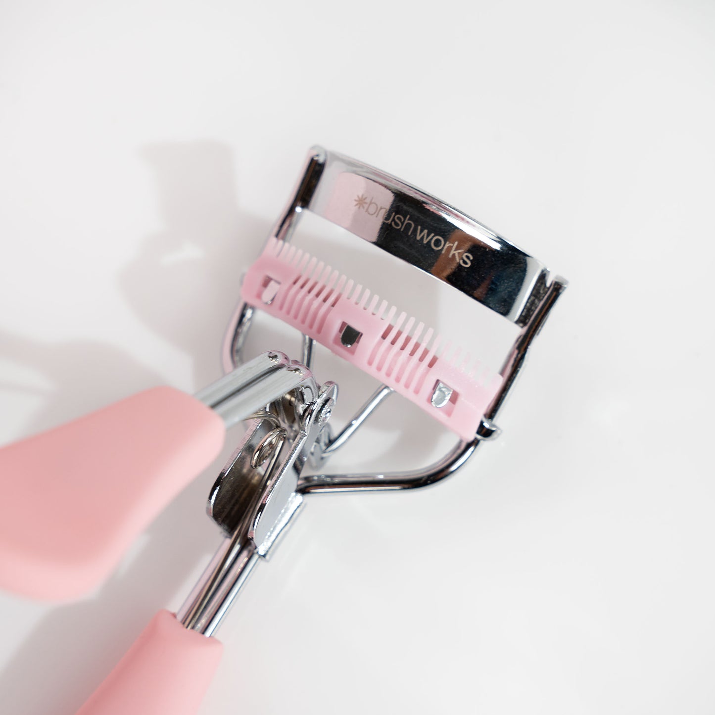 52 56 458 Brushworks Pro Lash Curler with Comb OOP (3).jpg