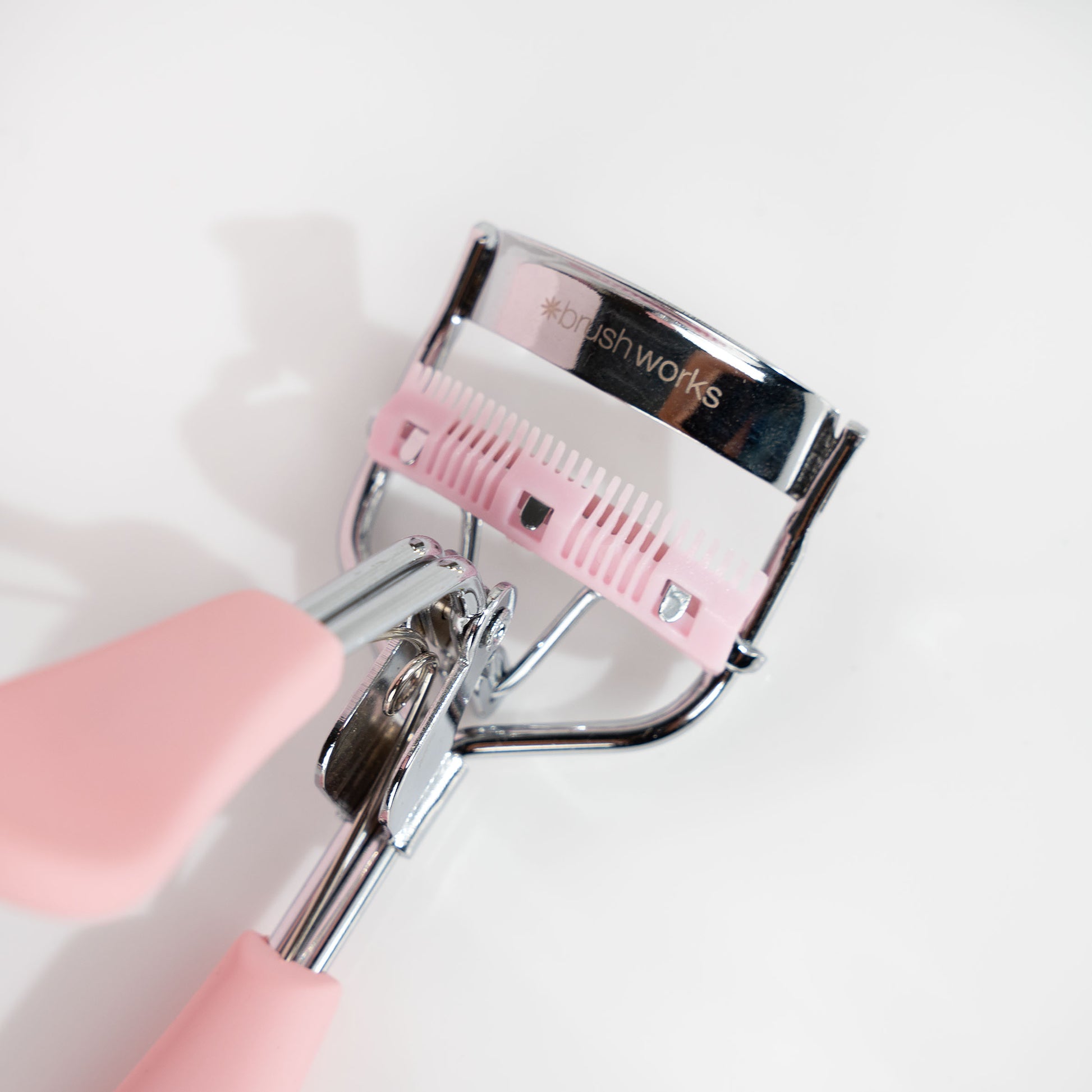 52 56 458 Brushworks Pro Lash Curler with Comb OOP (3).jpg