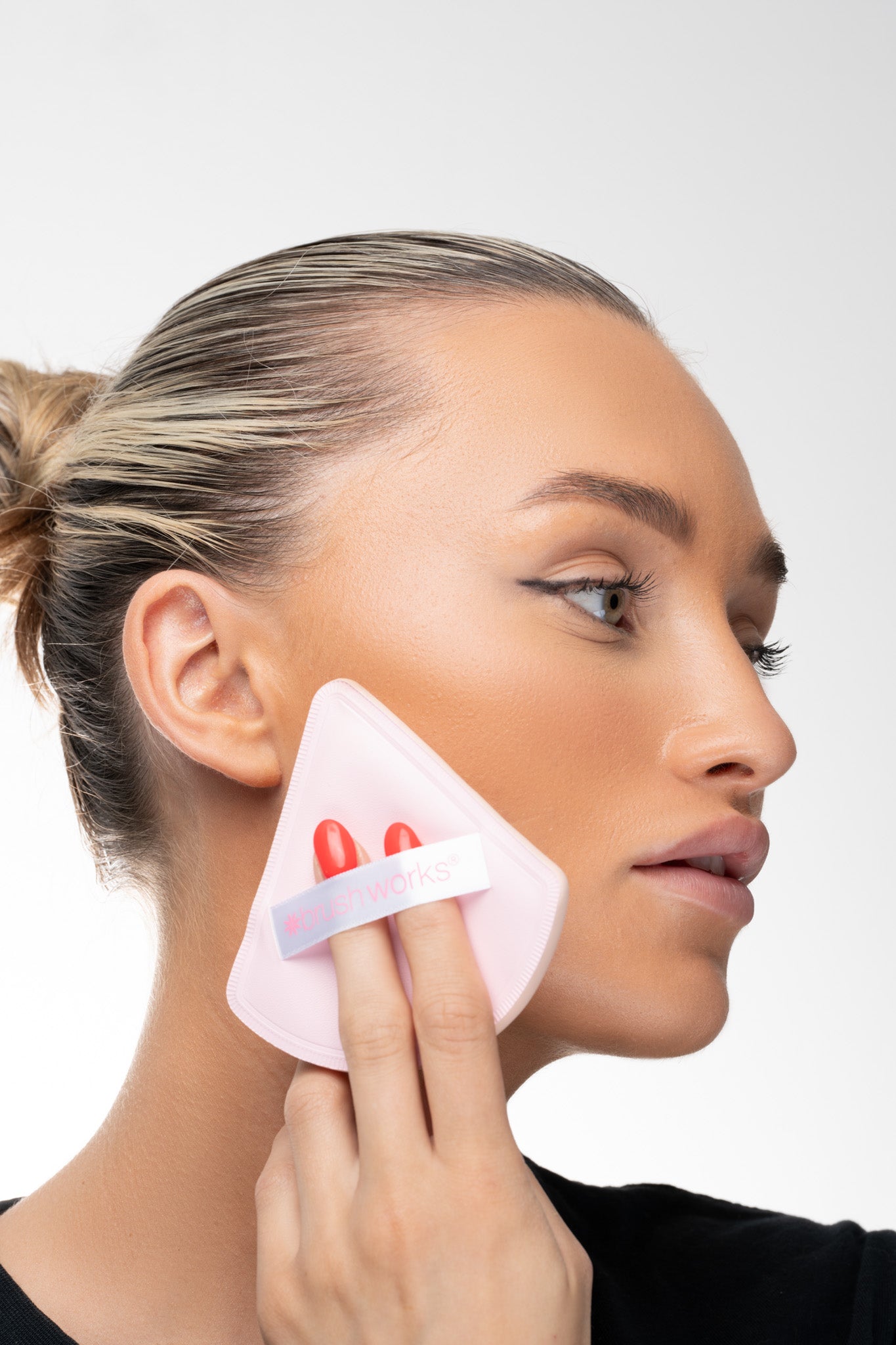 52 56 460 Brushworks Triangular Pillow Puff Duo MS (1).jpg