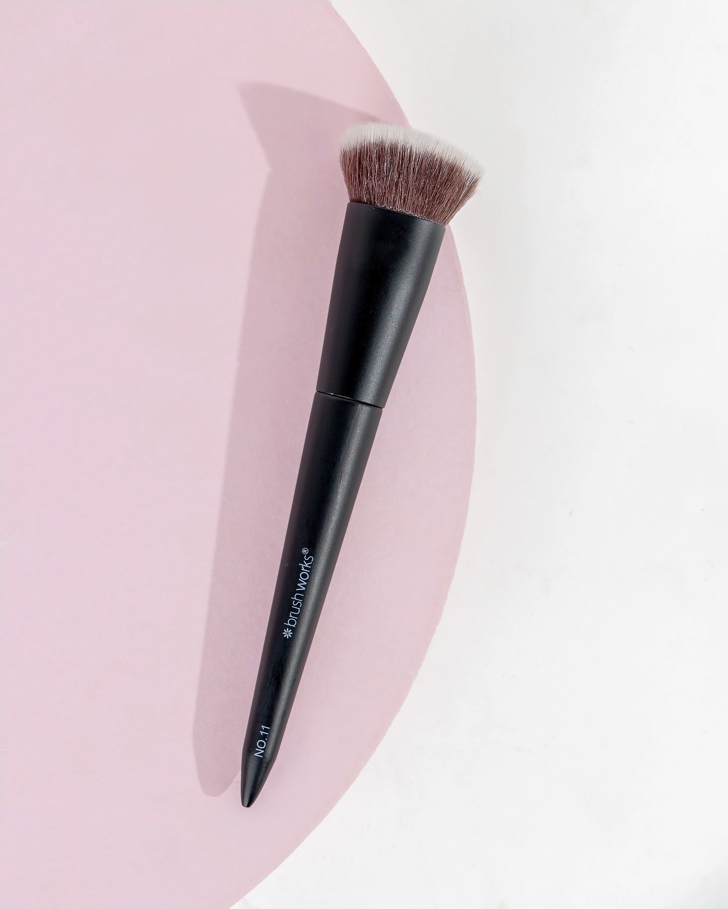 52 56 468 Brushworks No. 11 Flat Top Contour Brush OOP (2).jpg