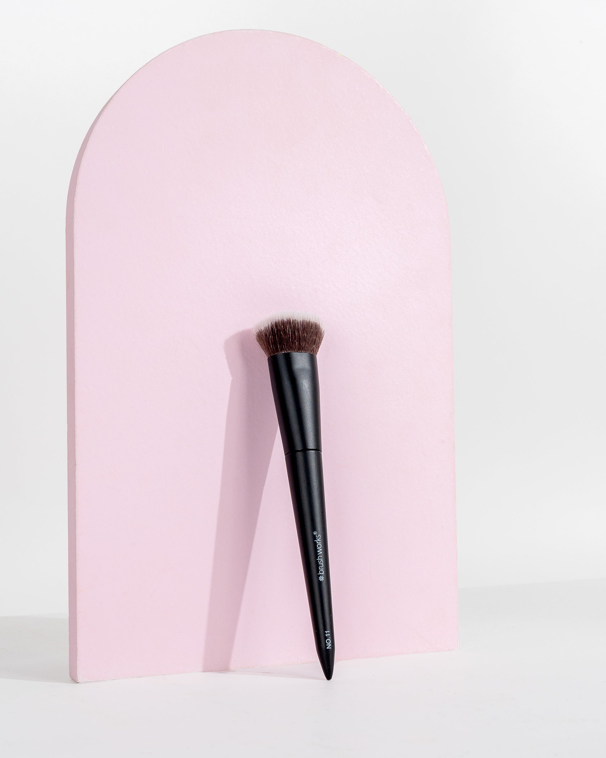 52 56 468 Brushworks No. 11 Flat Top Contour Brush OOP (3).jpg