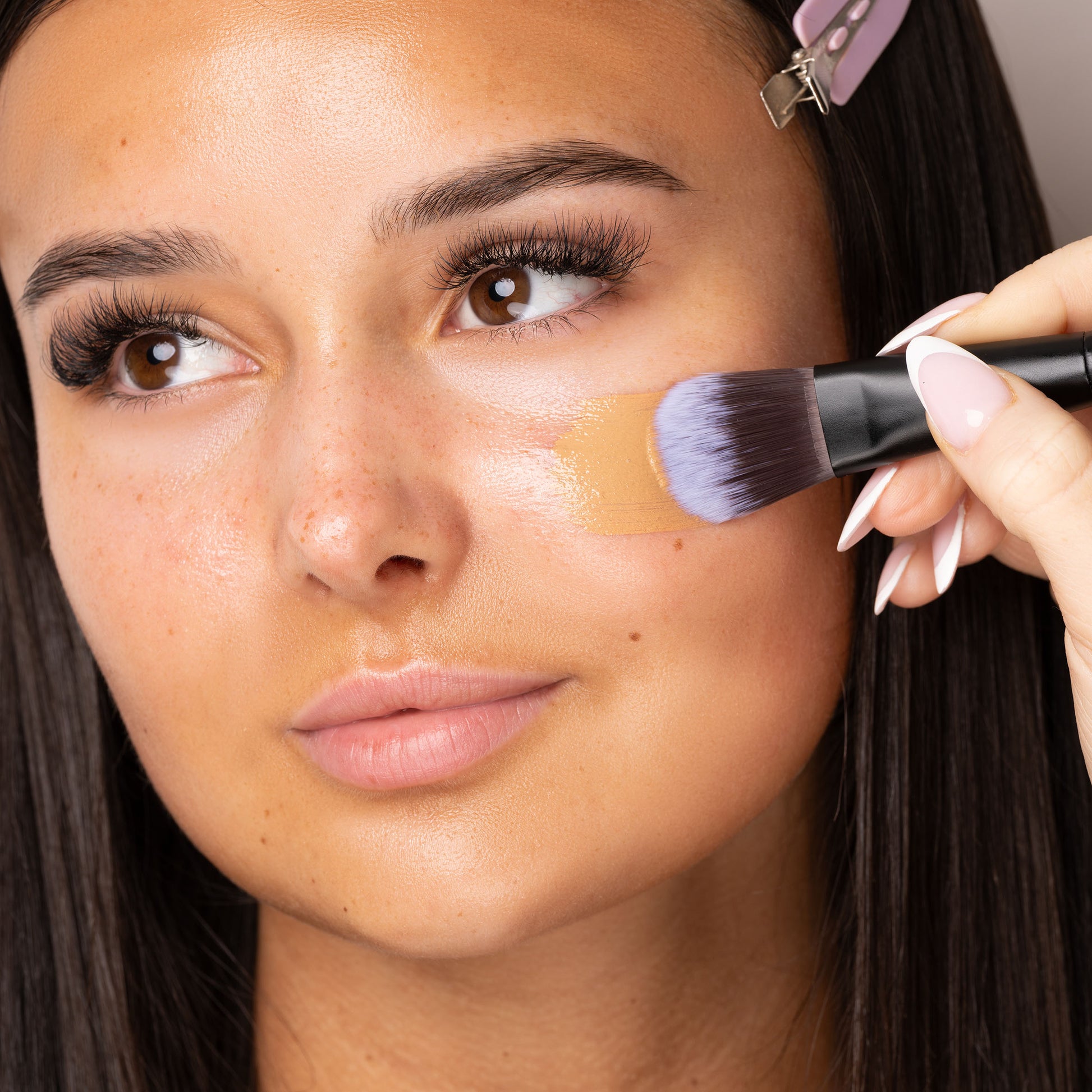 52 56 470 Brushworks No. 1 Foundation Brush MS (1).jpg