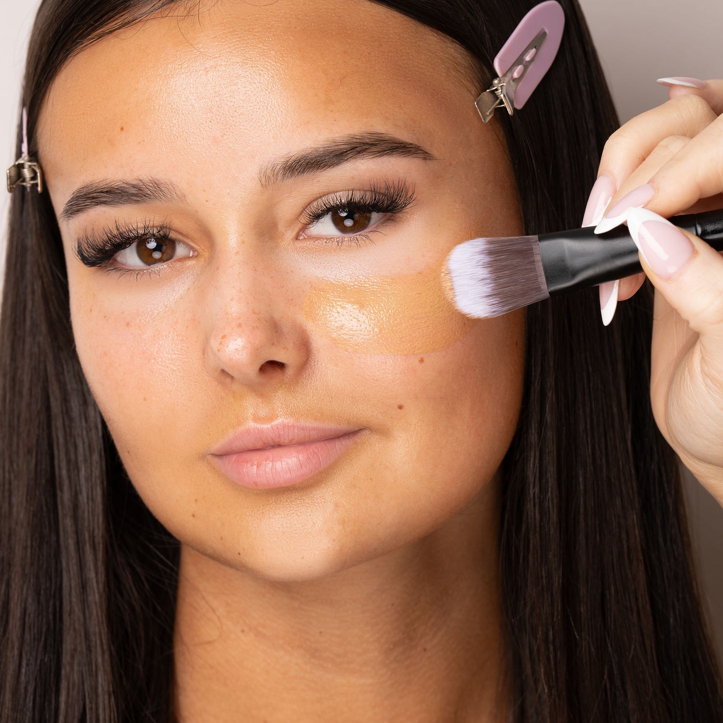 52 56 470 Brushworks No. 1 Foundation Brush MS (3).jpg