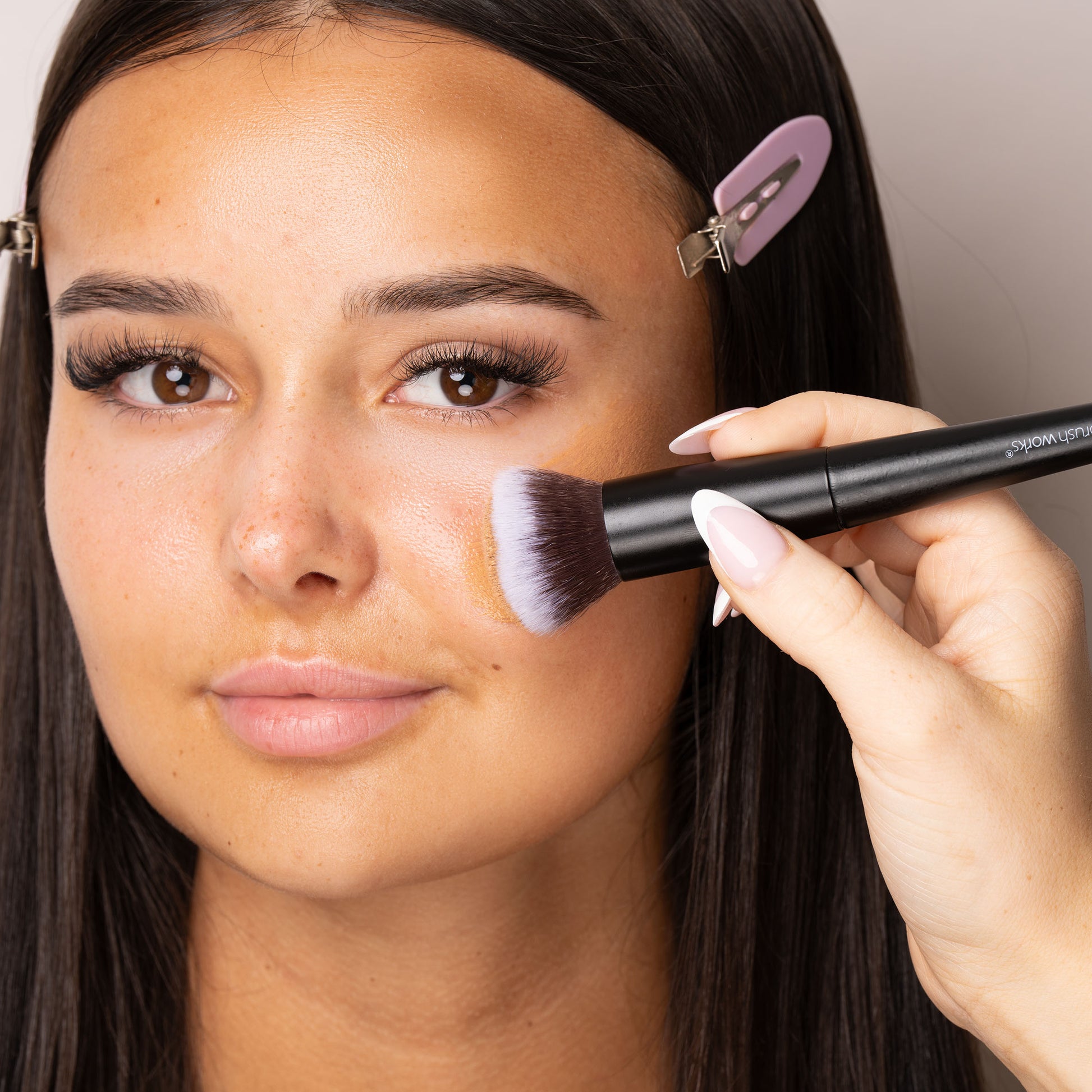 52 56 472 Brushworks No. 2 Buffing Foundation Brush MS.jpg