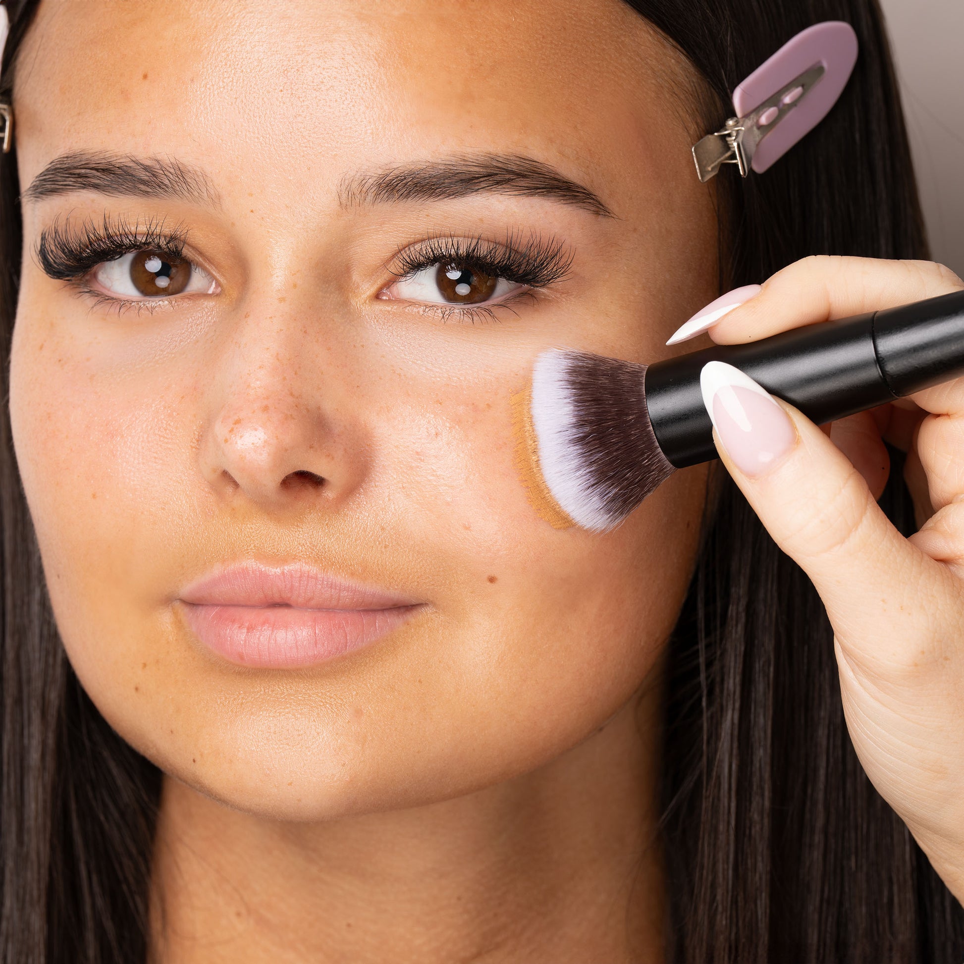 52 56 472 Brushworks No. 2 Buffing Foundation Brush MS (1).jpg