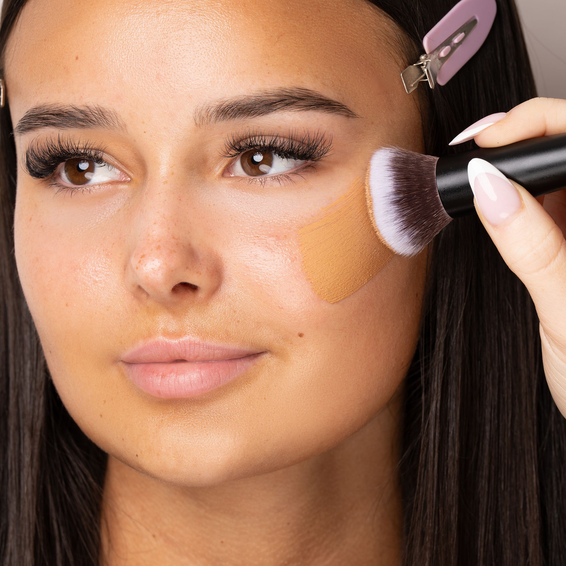 52 56 472 Brushworks No. 2 Buffing Foundation Brush MS (3).jpg