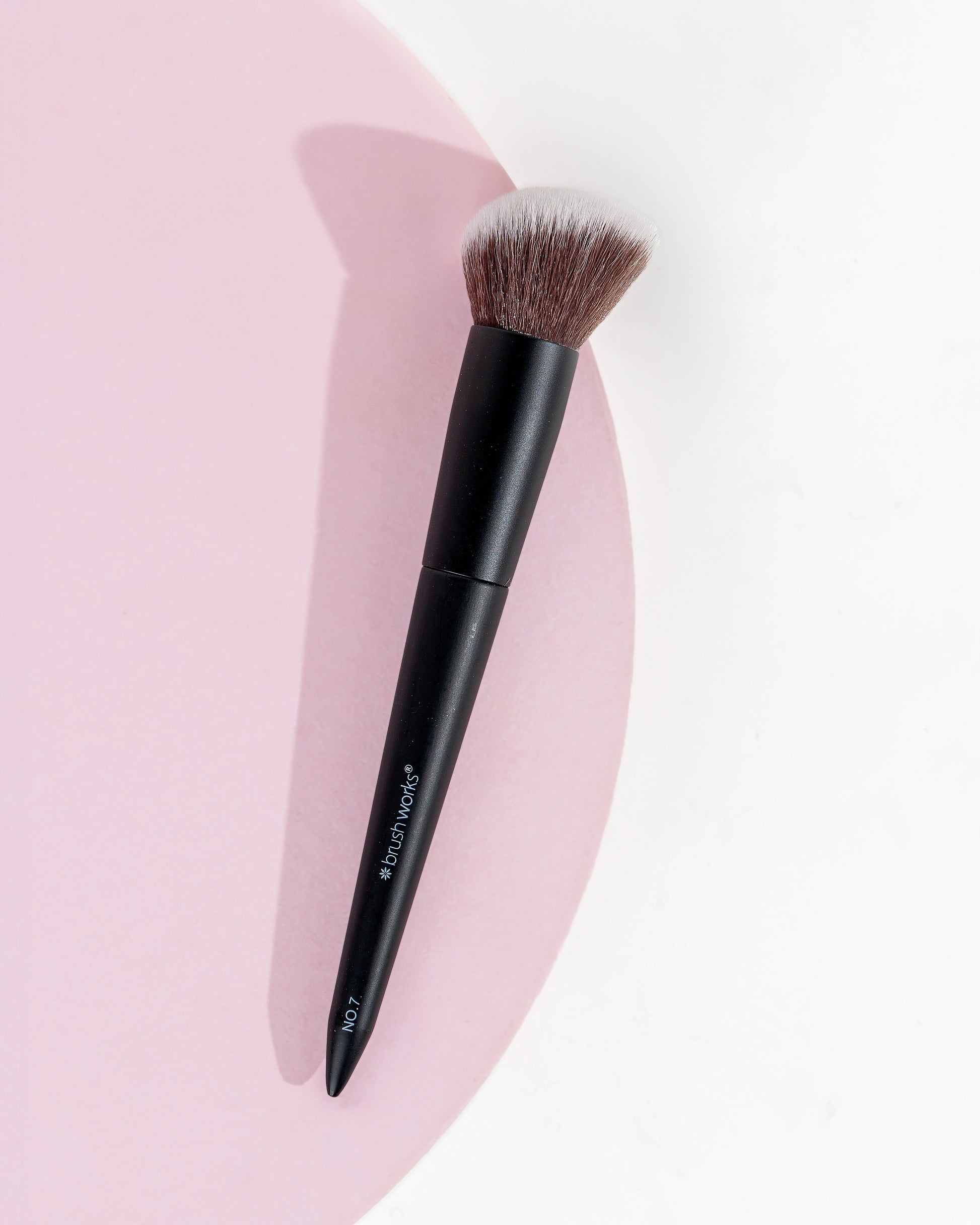 52 56 474 Brushworks No. 7 Angled Blush Brush OOP (2).jpg