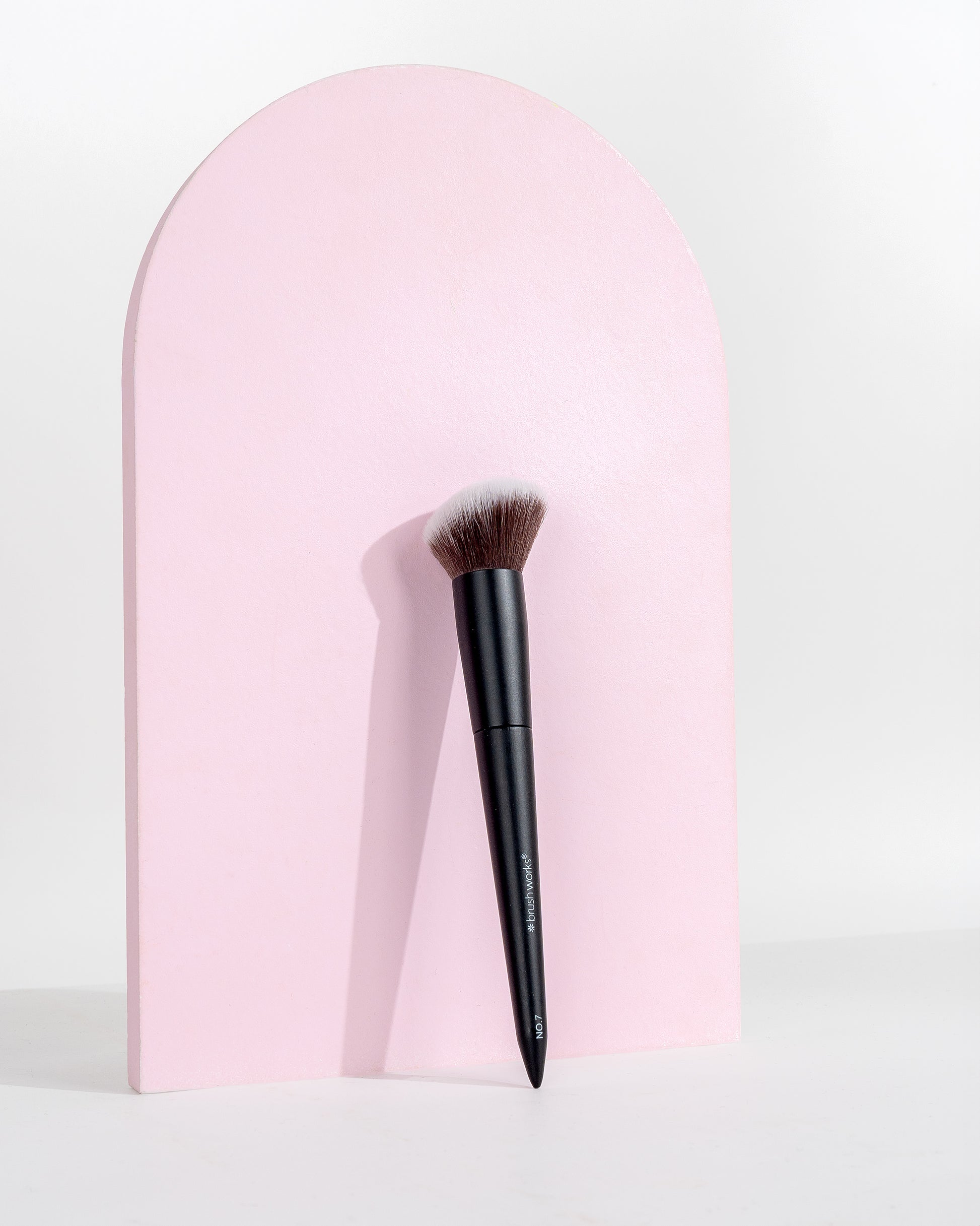 52 56 474 Brushworks No. 7 Angled Blush Brush OOP (3).jpg