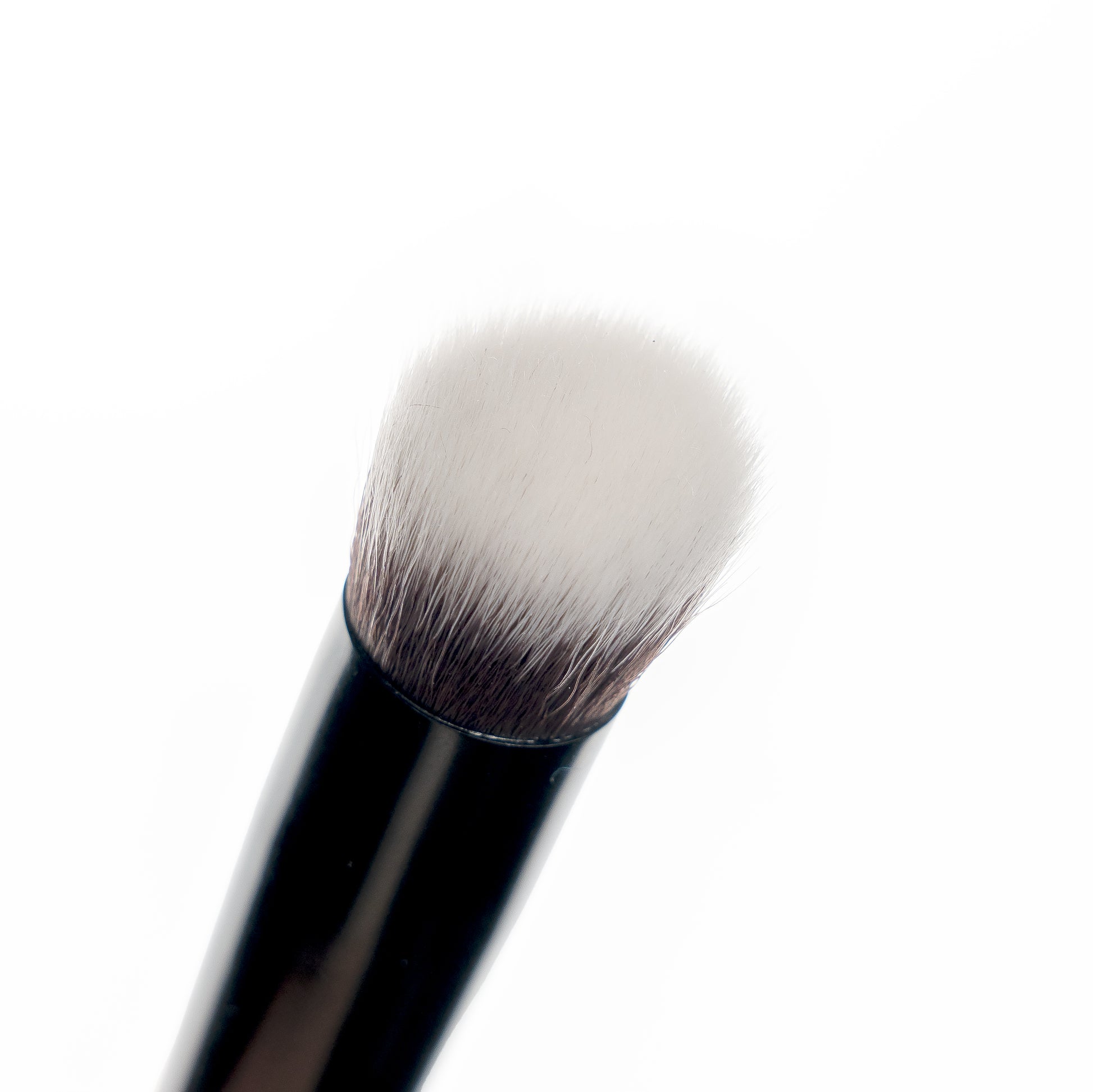 52 56 476 Brushworks No. 8 Precise Angled Concealer Buffing Brush OOP (1).jpg