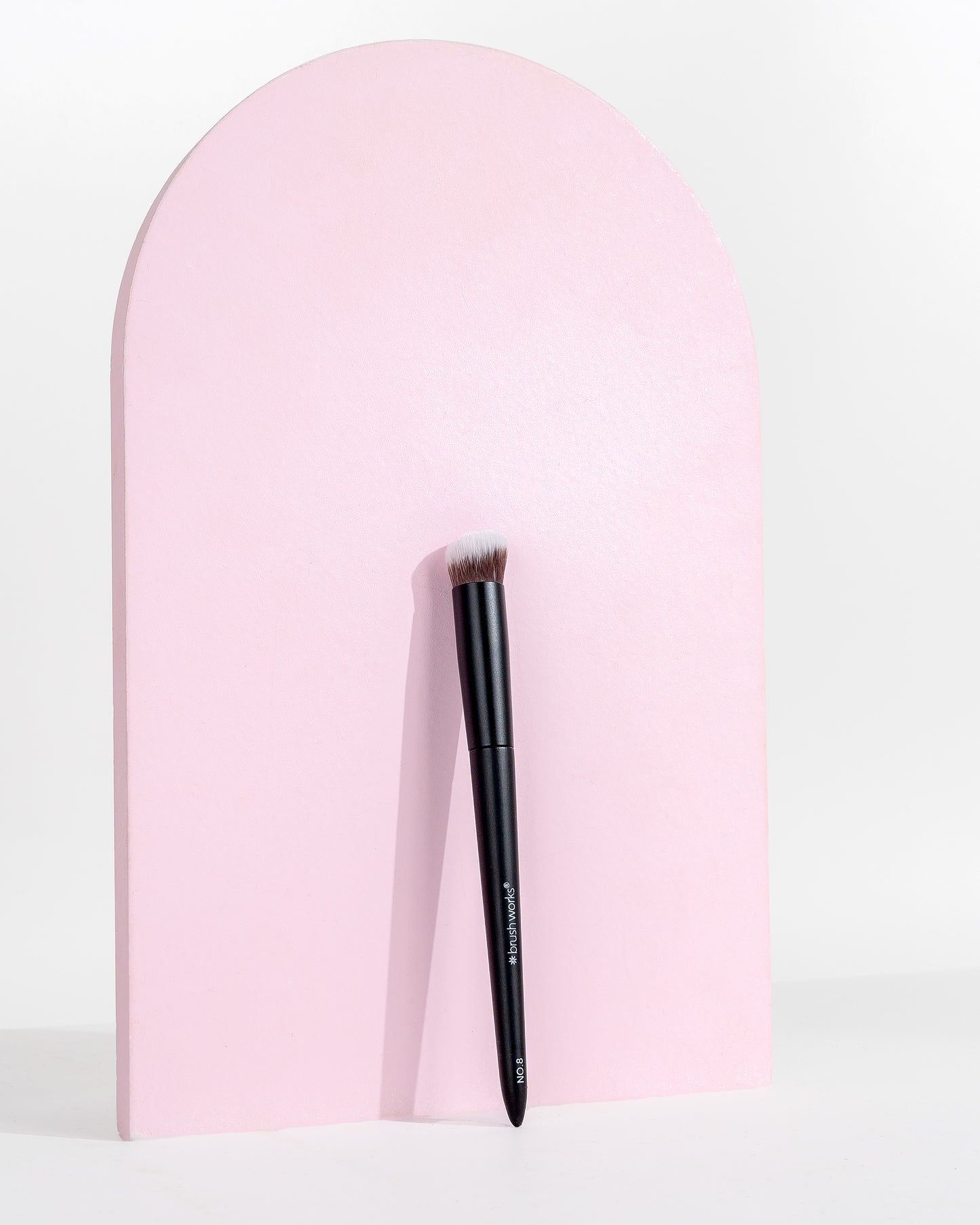 52 56 476 Brushworks No. 8 Precise Angled Concealer Buffing Brush OOP (3).jpg