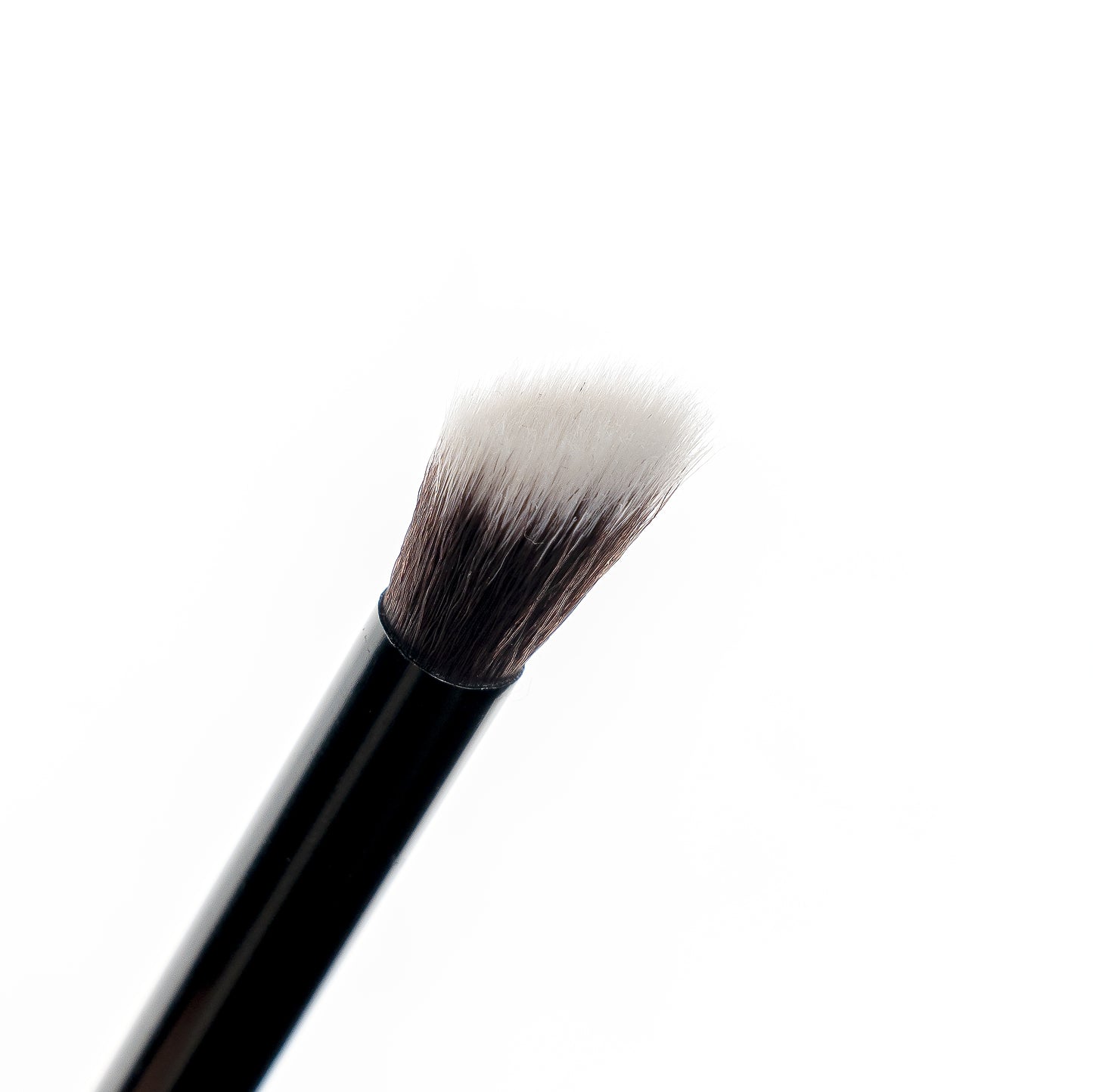 52 56 480 Brushworks No. 15 Angled Blending Eye Brush OOP (1).jpg