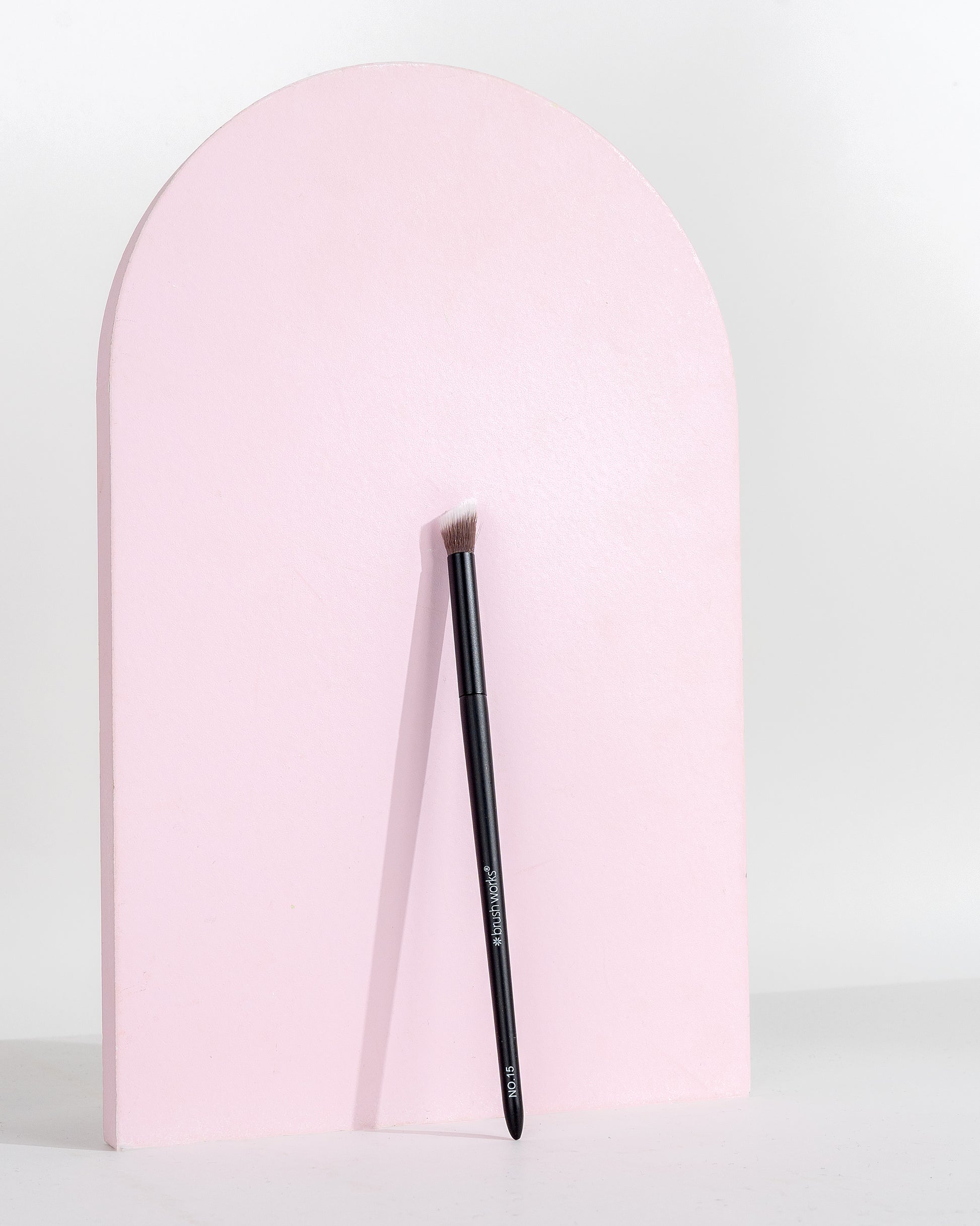 52 56 480 Brushworks No. 15 Angled Blending Eye Brush OOP (3).jpg