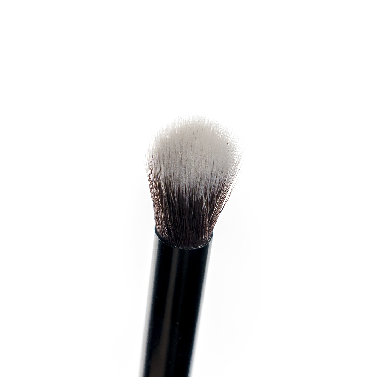 52 56 481 Brushworks No. 14 Fluffy Blending Eye Brush OOP (1).jpg