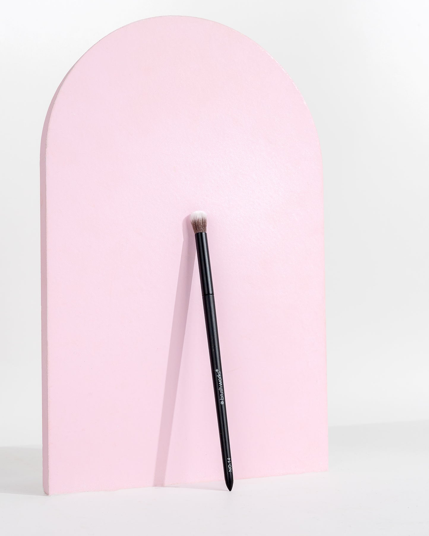 52 56 481 Brushworks No. 14 Fluffy Blending Eye Brush OOP (3).jpg