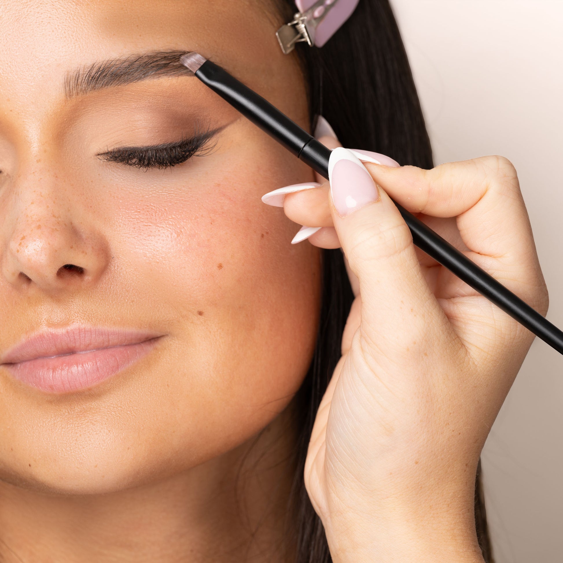 52 56 482 Brushworks No. 21 Precise Brow Brush MS (1).jpg