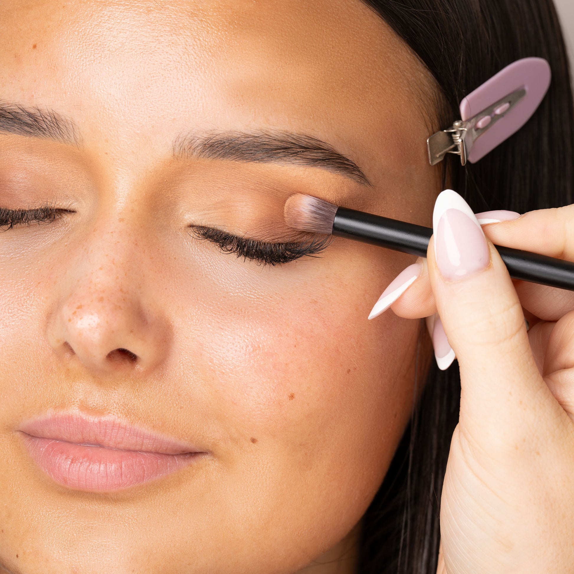 52 56 483 Brushworks No. 16 Tapered Blending Eye Brush MS.jpg