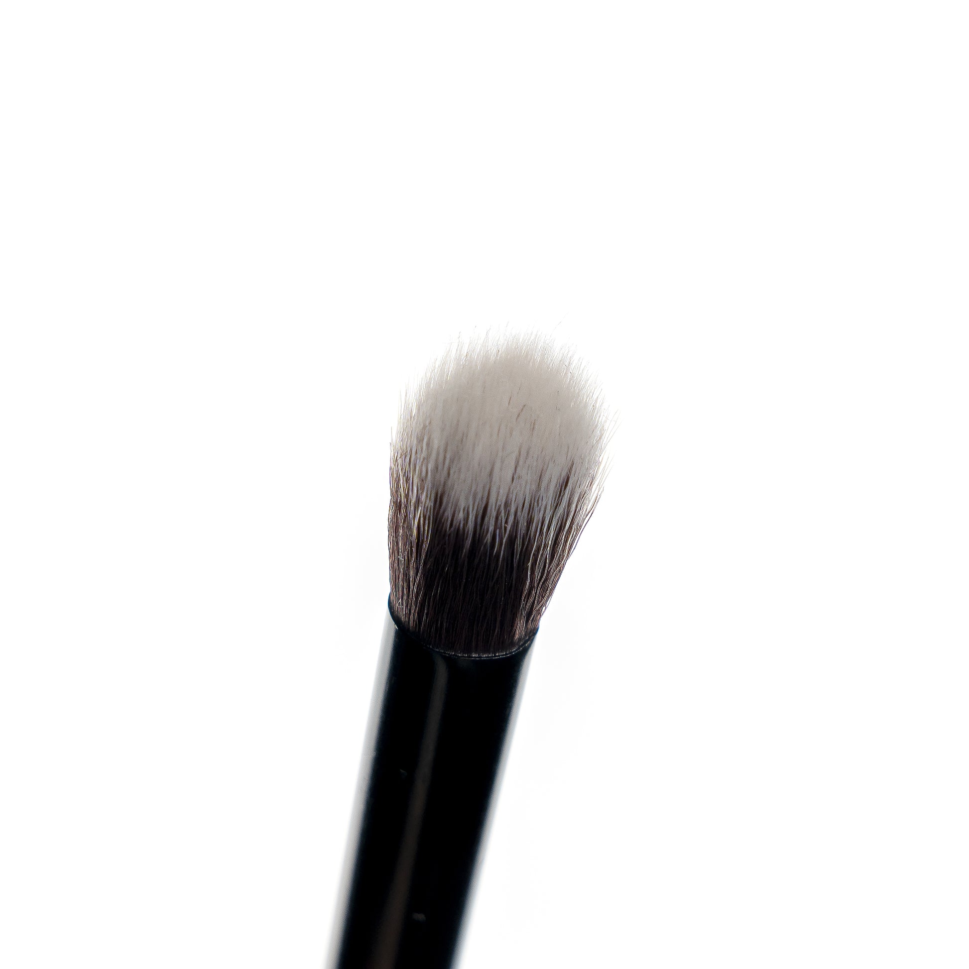 52 56 483 Brushworks No. 16 Tapered Blending Eye Brush OOP (1).jpg